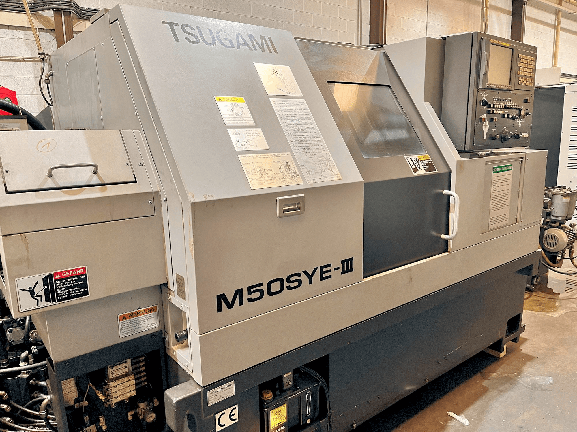 Vooraanzicht van TSUGAMI M50SYE-III machine
