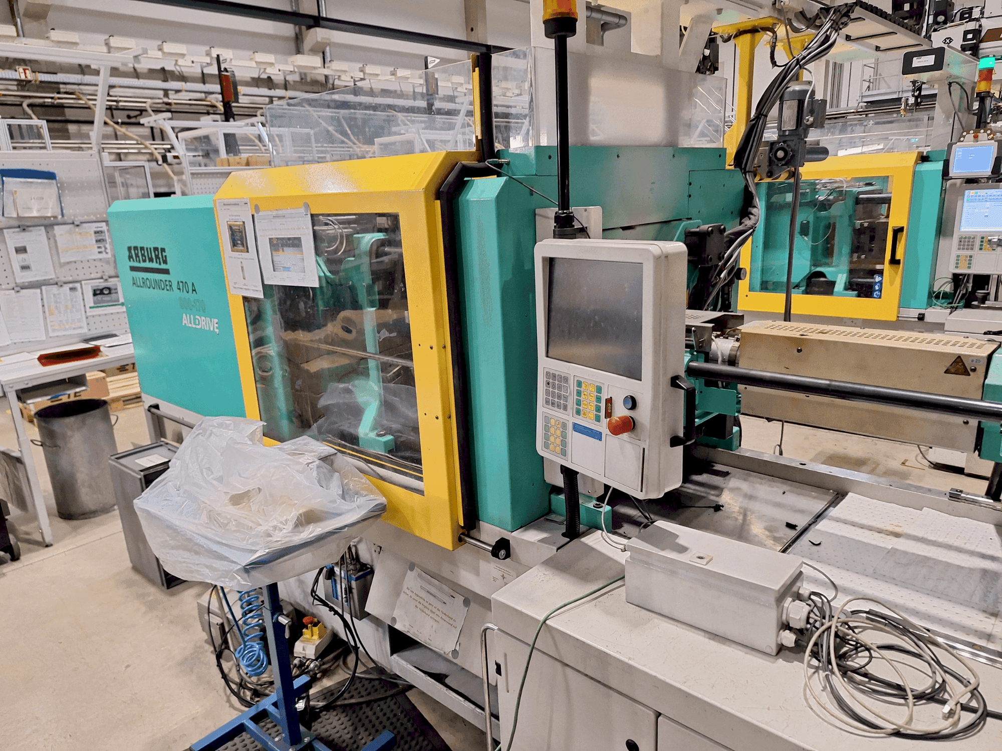 Vooraanzicht van Arburg 470 A 800-170 machine