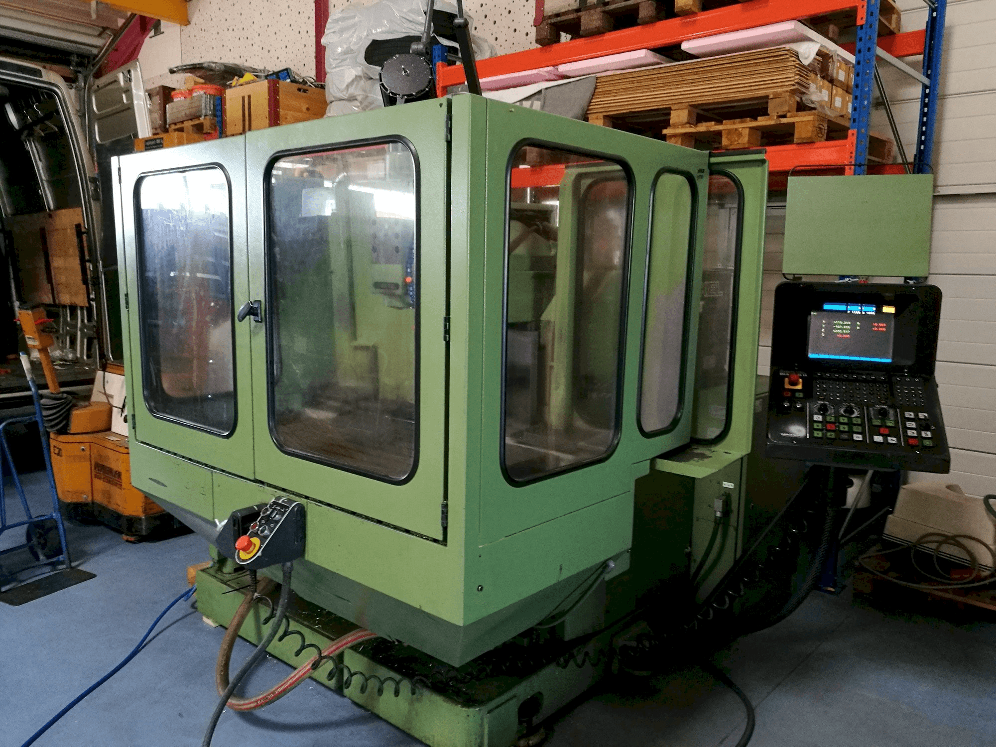 Vooraanzicht van DECKEL FP4AT machine