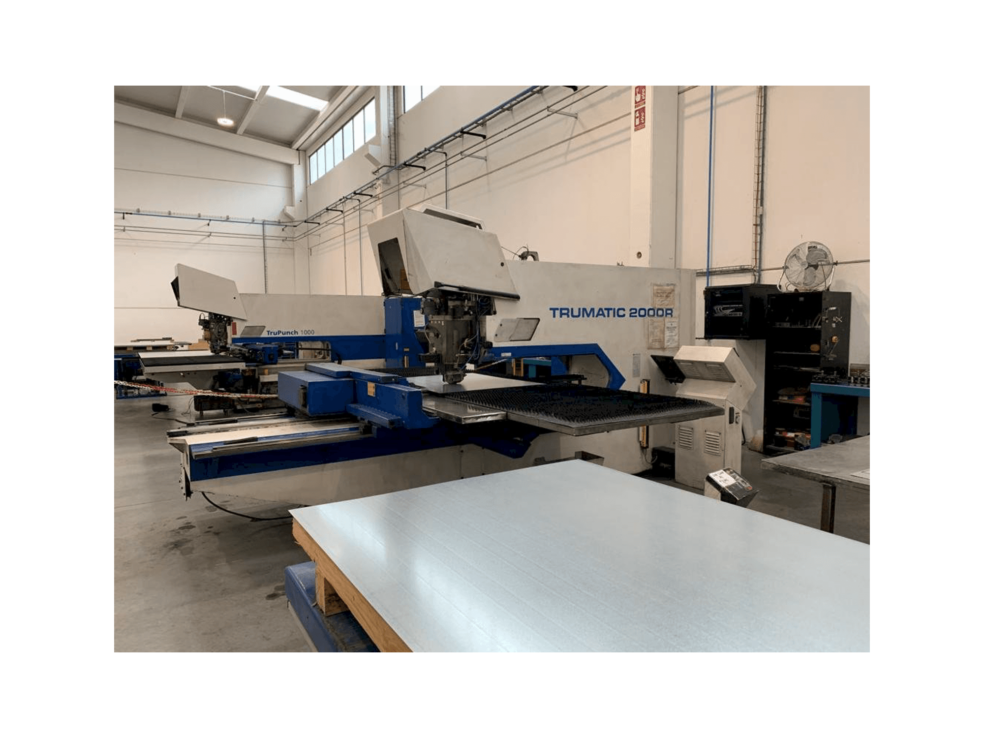 Vooraanzicht van Trumpf Trumatic 2000 R machine