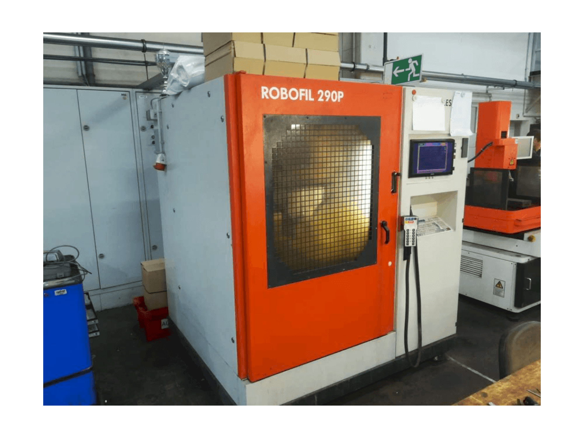 Vooraanzicht van CHARMILLES Robofil 290 P machine