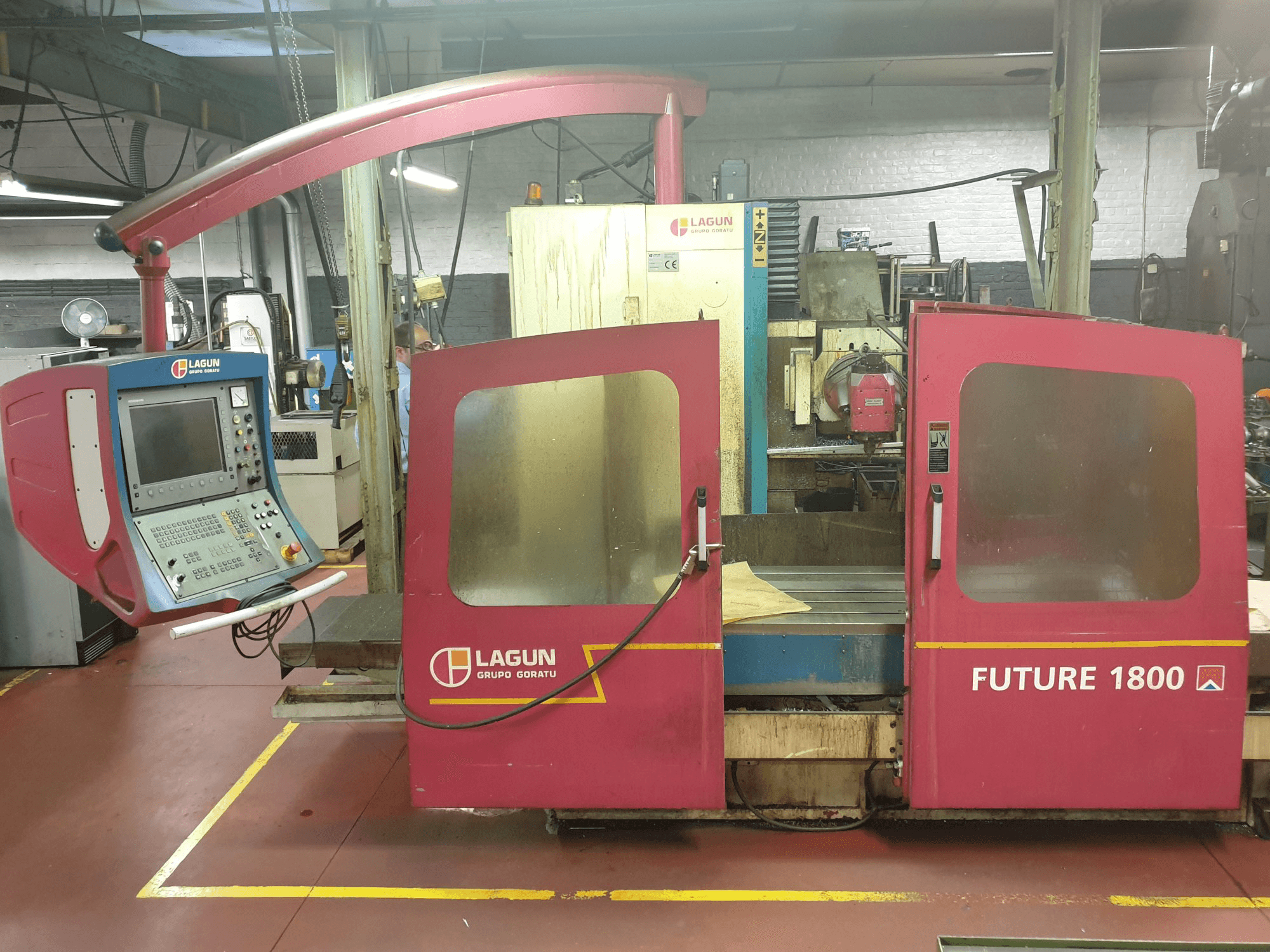 Vooraanzicht van LAGUN FUTURE 1800 machine