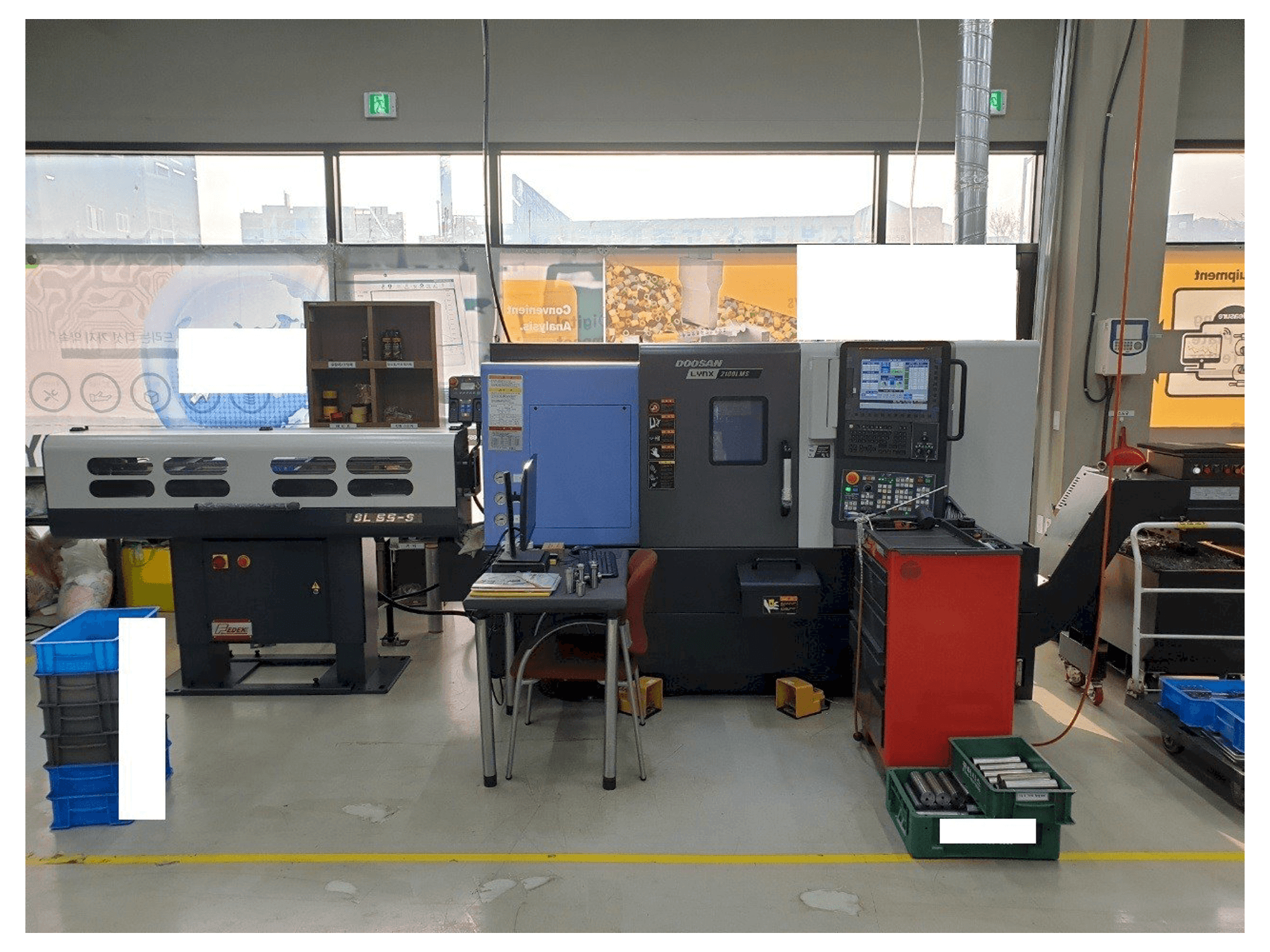 Vooraanzicht van Doosan LYNX2100LMSB machine