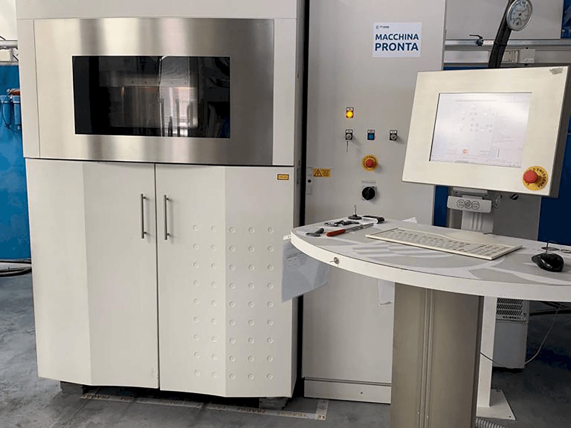 Vooraanzicht van EOS Eosint P395 machine