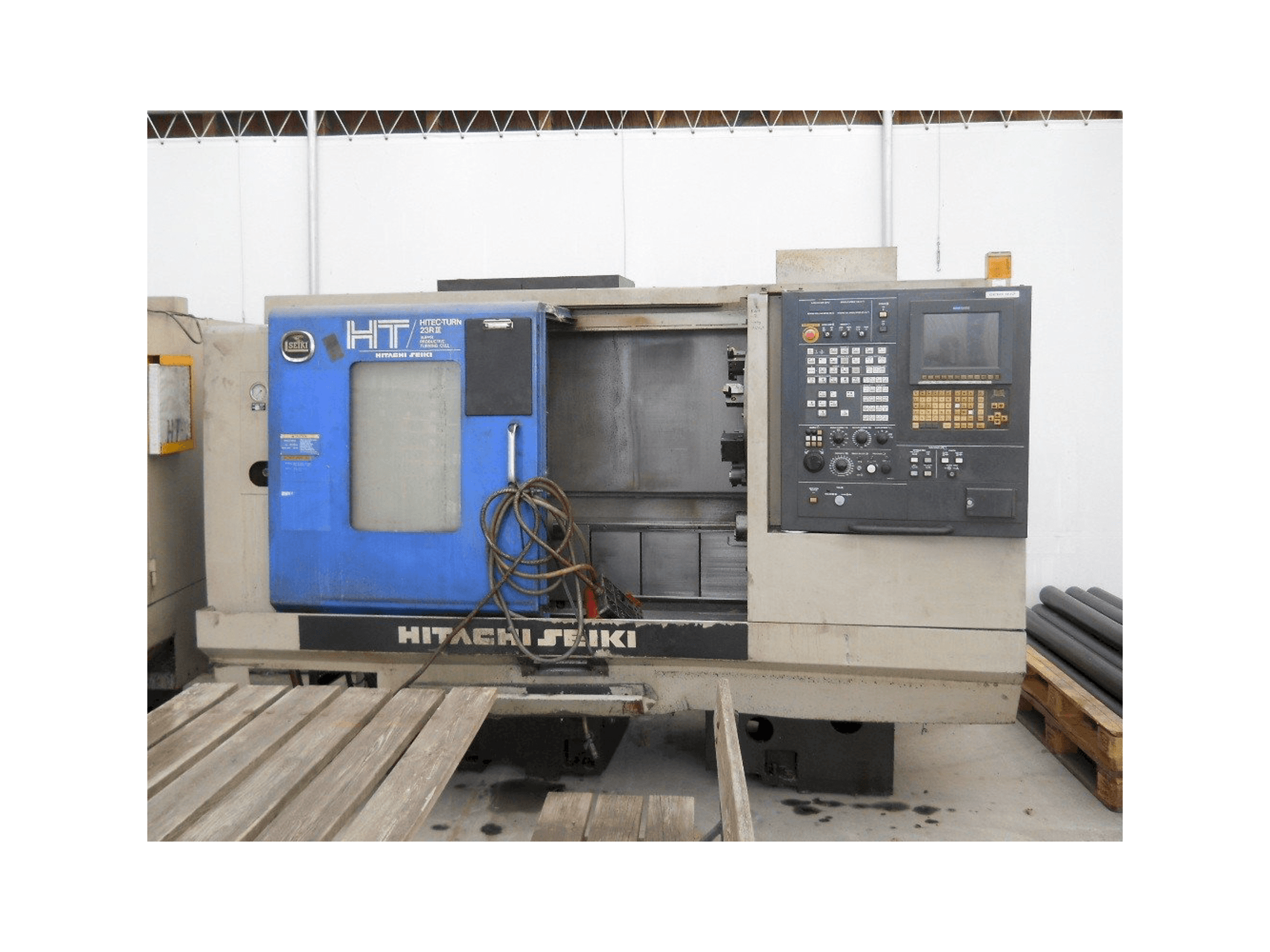 Vooraanzicht van HITACHI SEIKI HITEC-TURN 23R III machine