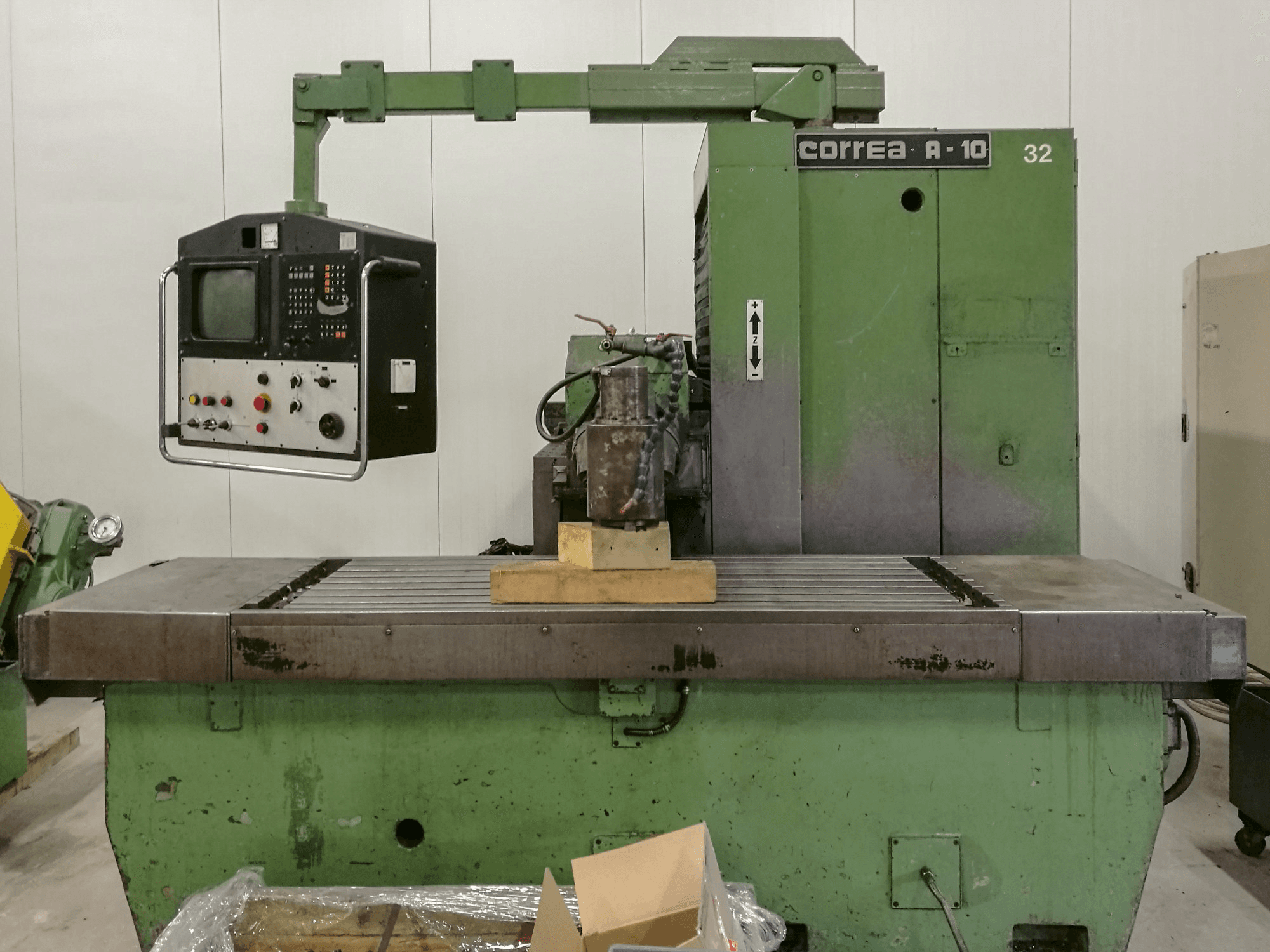 Vooraanzicht van Correa A-10 machine