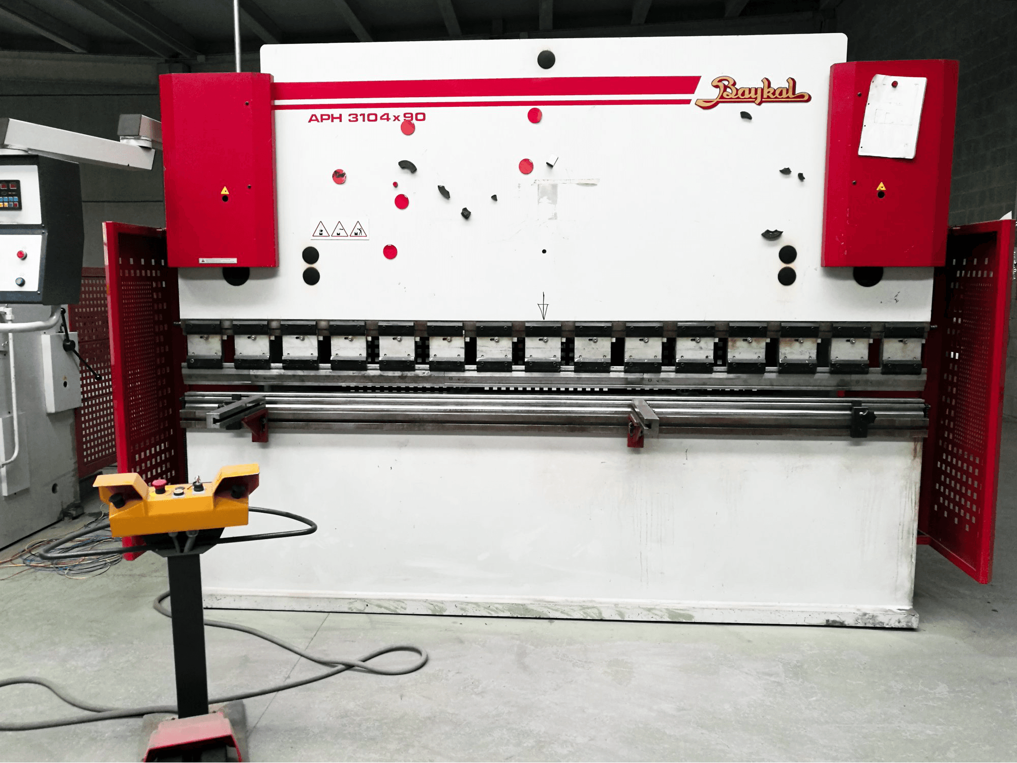 Vooraanzicht van Baykal APH 3104x90 machine