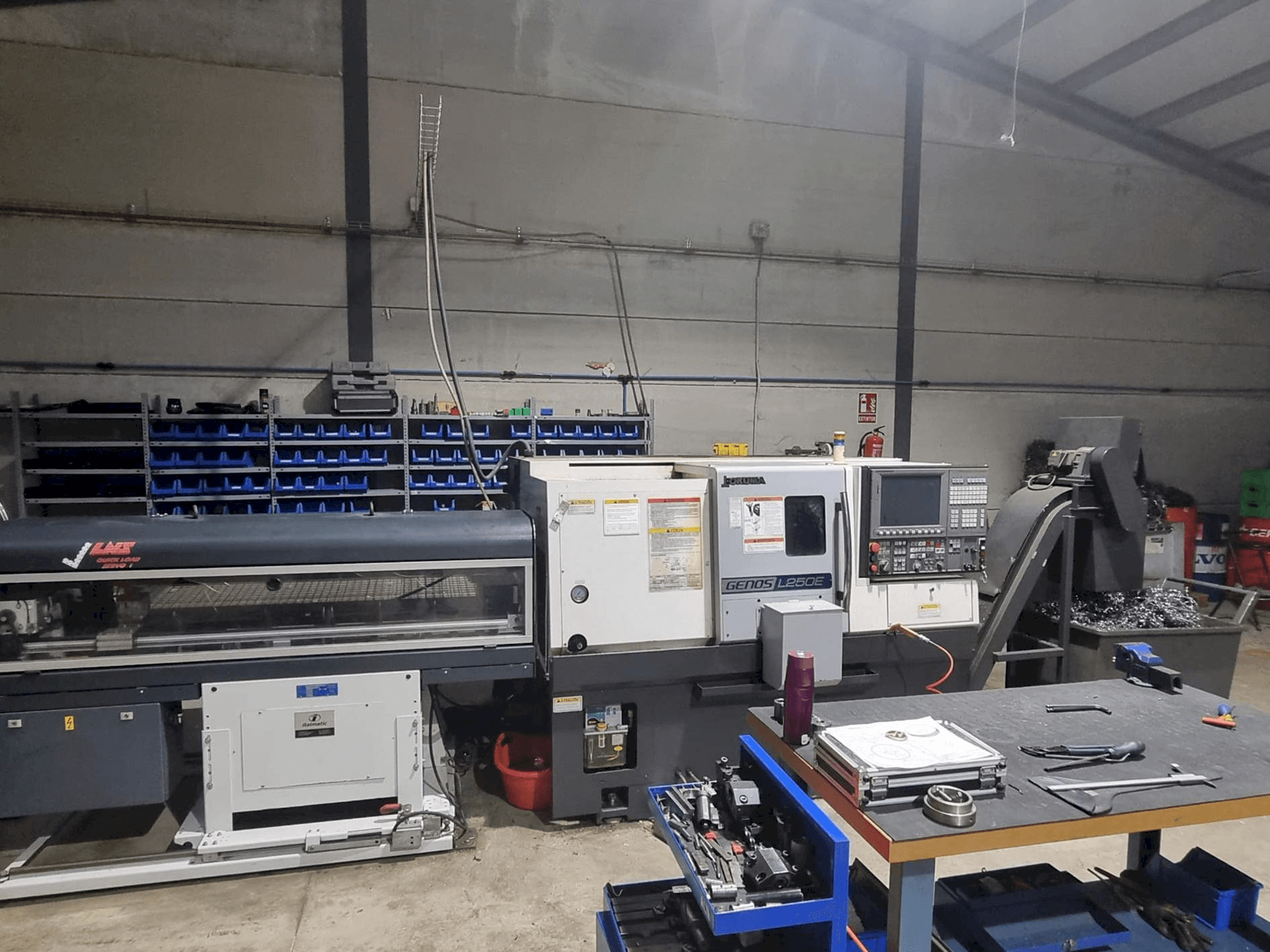 Vooraanzicht van Okuma L250E machine