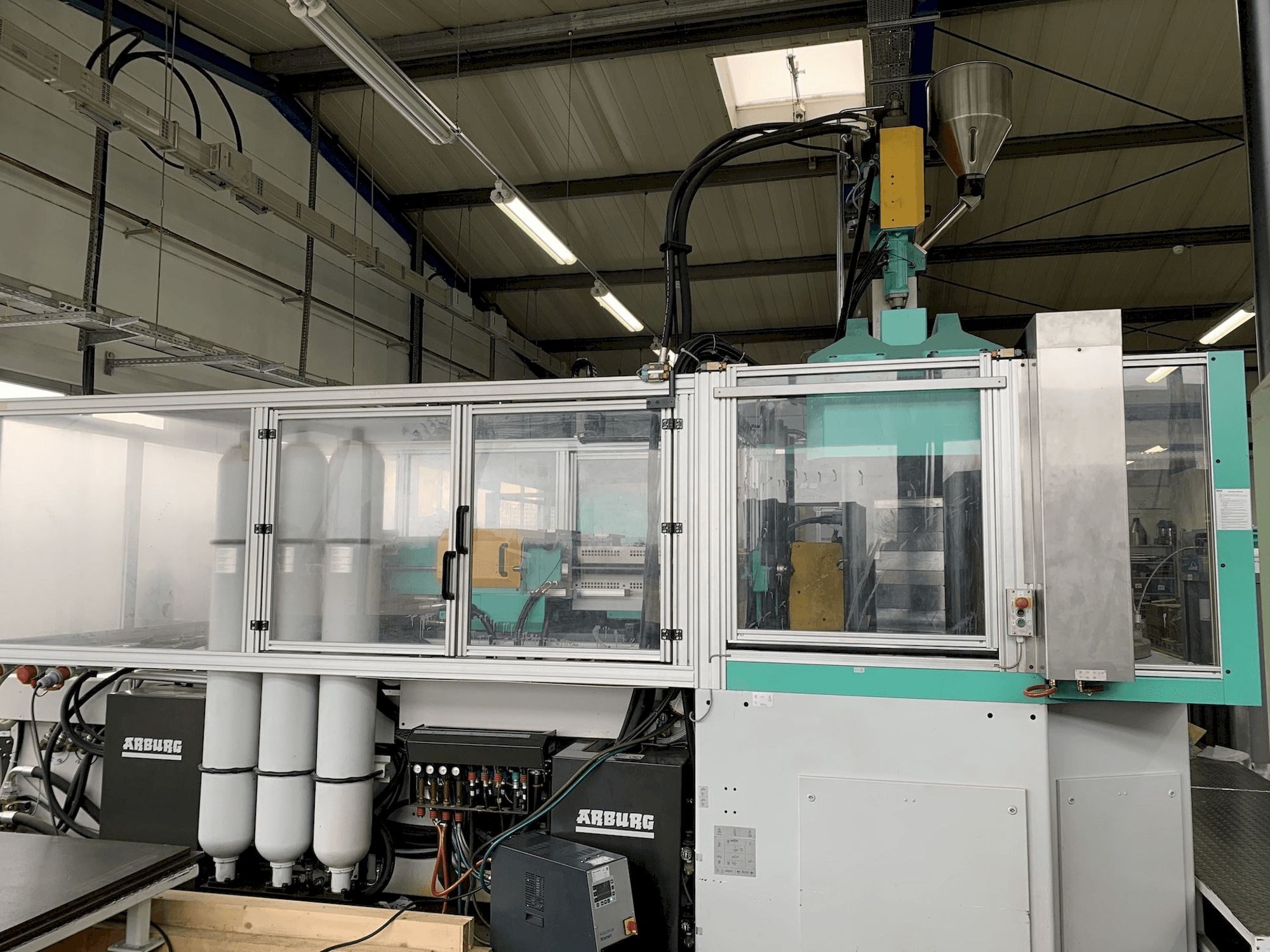 Vooraanzicht van Arburg Allrounder 1500 T 2500-400 machine