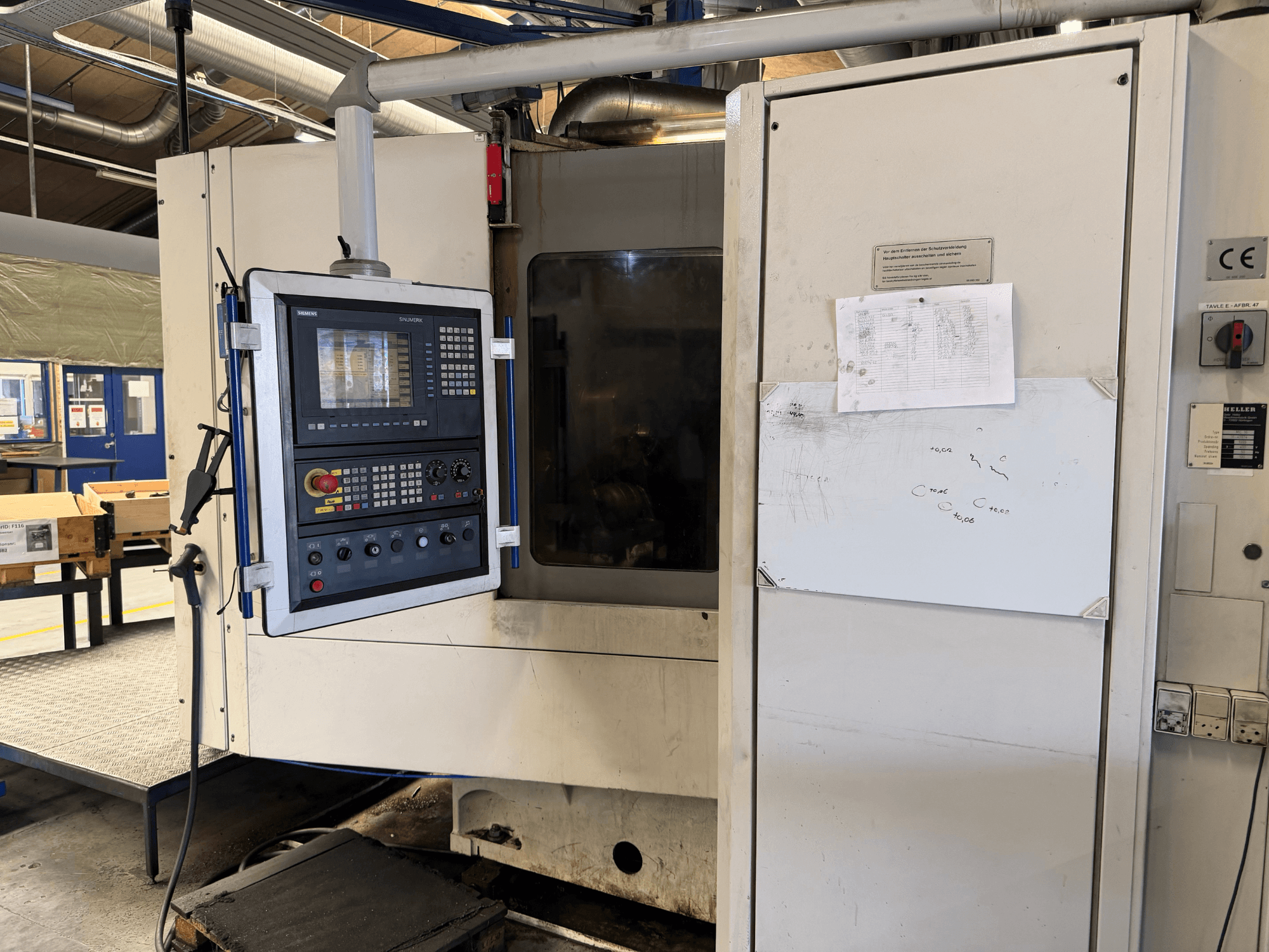 Heller MC 16 horizontaal bewerkingscentrum, vooraanzicht met bedieningspaneel en bedieningsscherm.