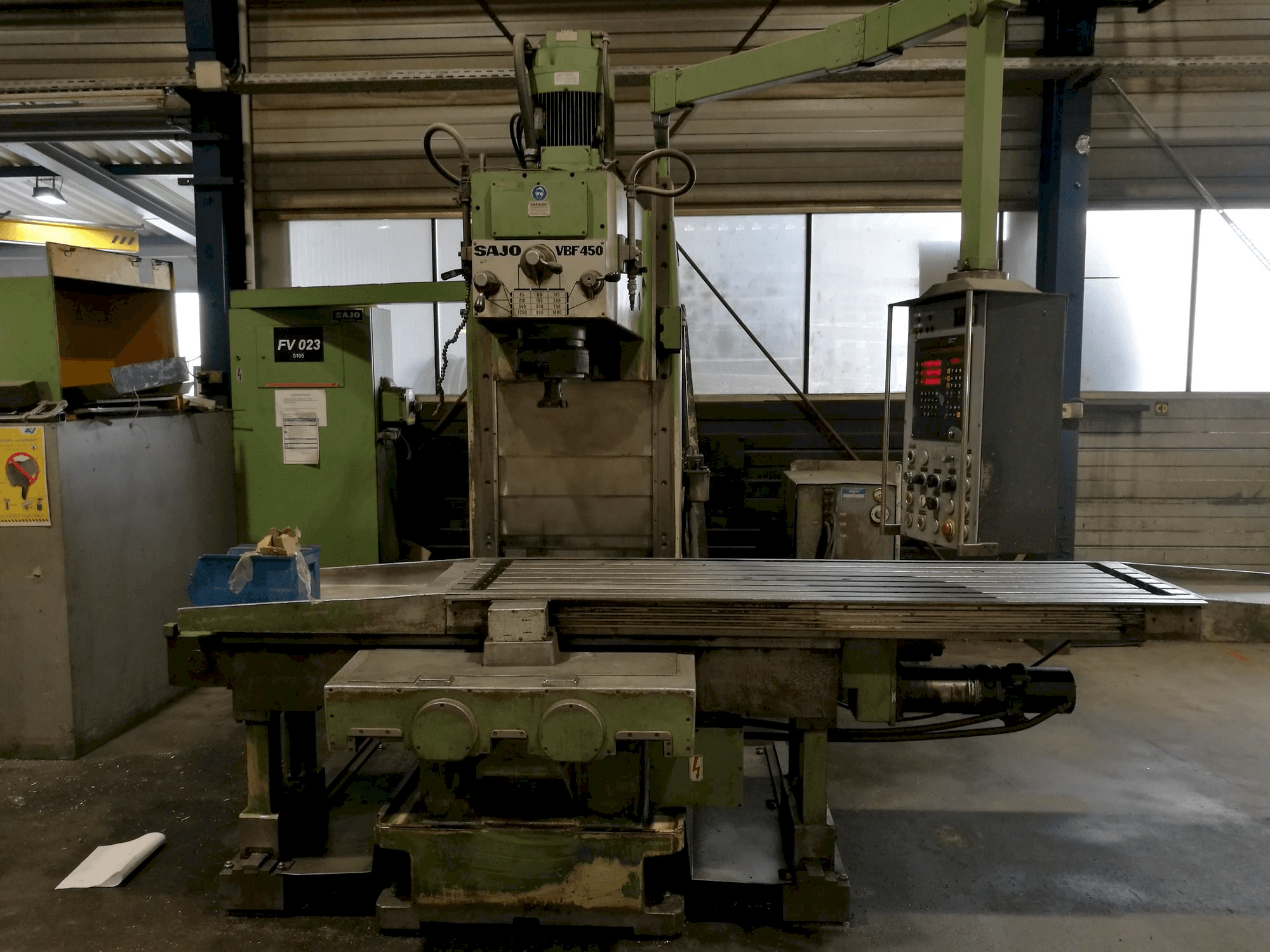 Vooraanzicht van SAJO VBF450 machine