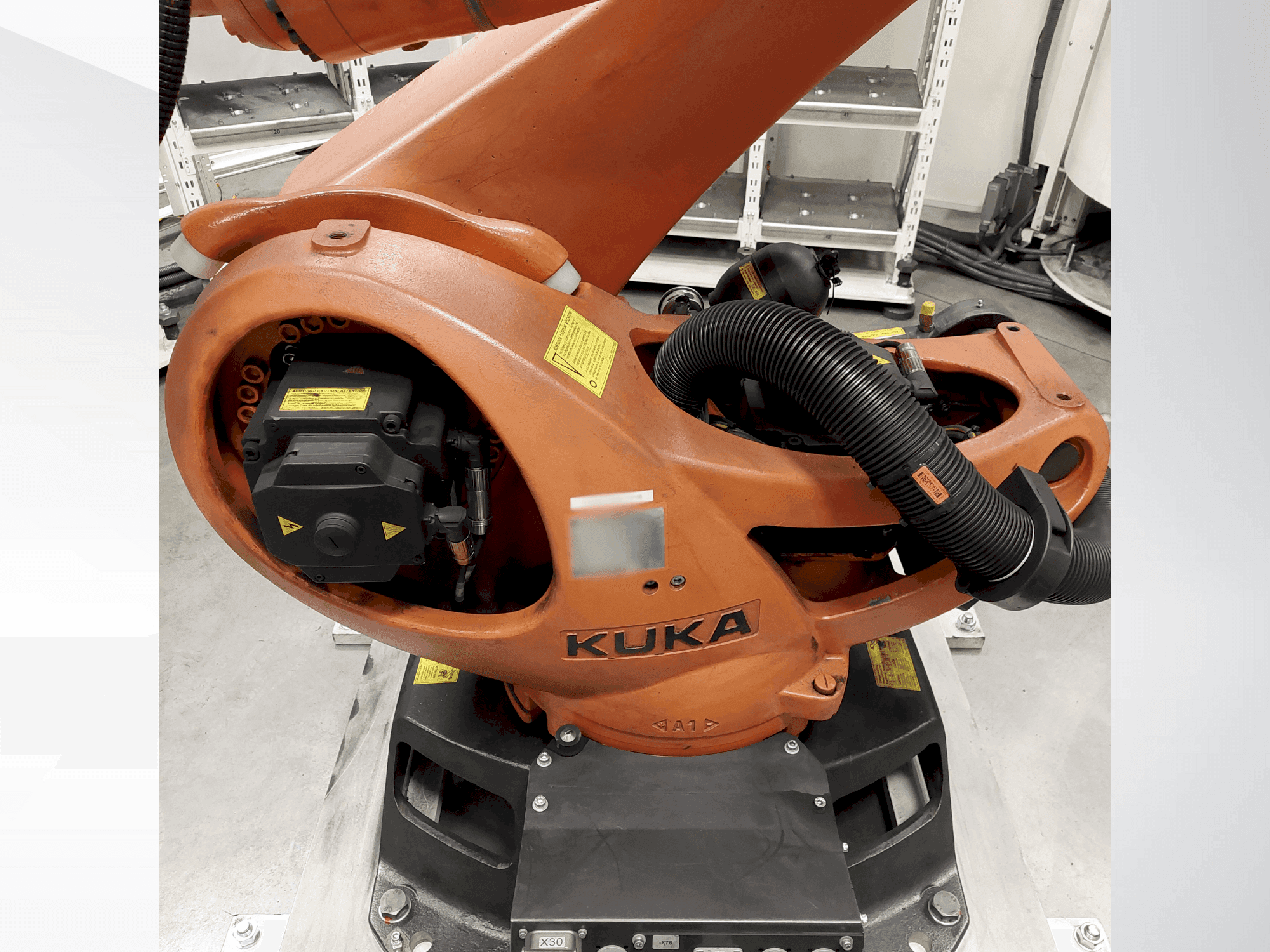 Vooraanzicht van KUKA KR 90 R2700 pro machine