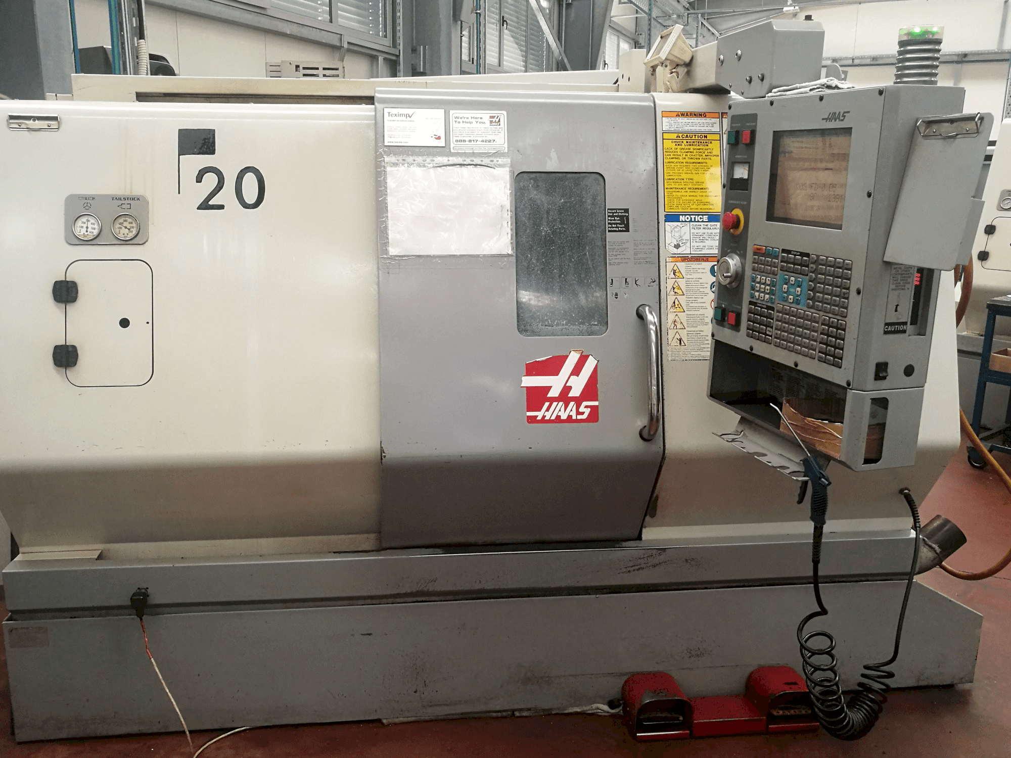 Vooraanzicht van HAAS SL-20THE machine