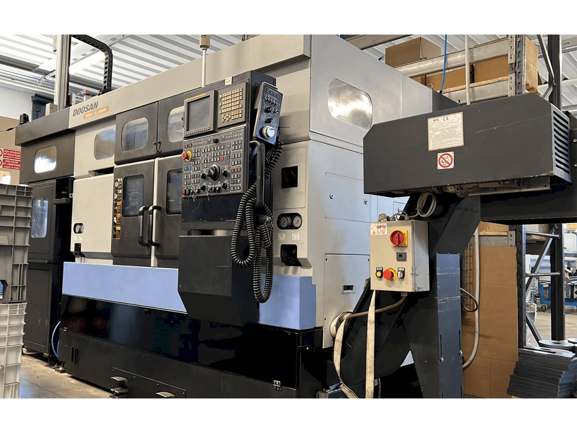 Vooraanzicht van Doosan Puma QL 200HM machine