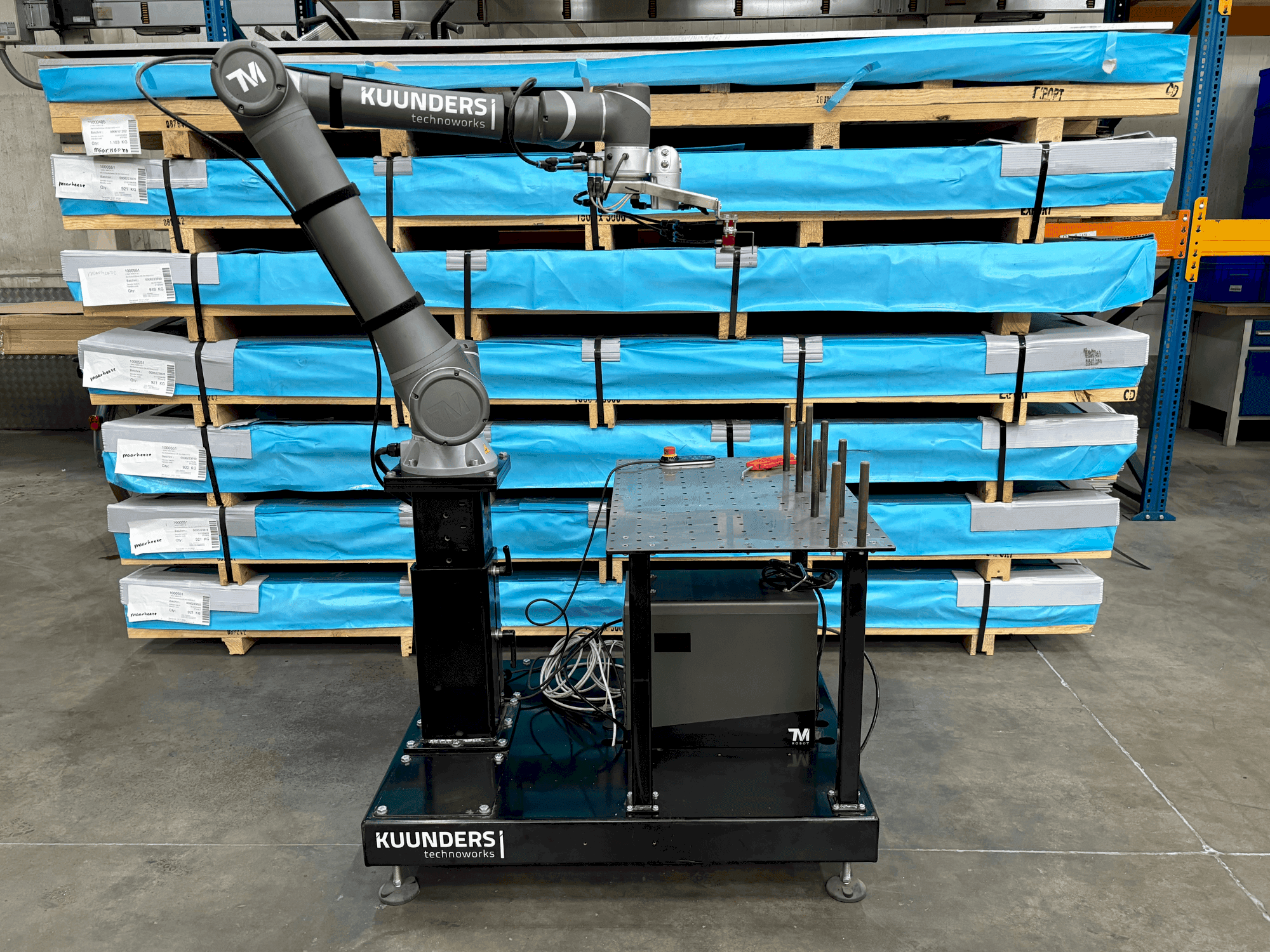Vooraanzicht van TECHMAN ROBOT TM12 machine