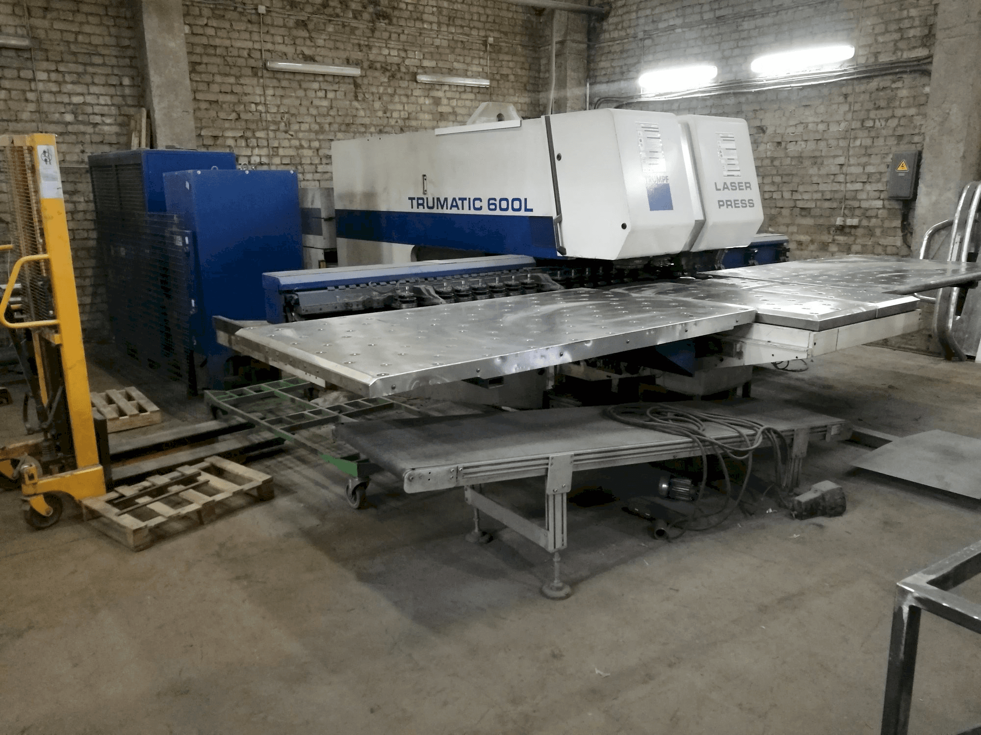 Vooraanzicht van Trumpf Trumatic 600L machine