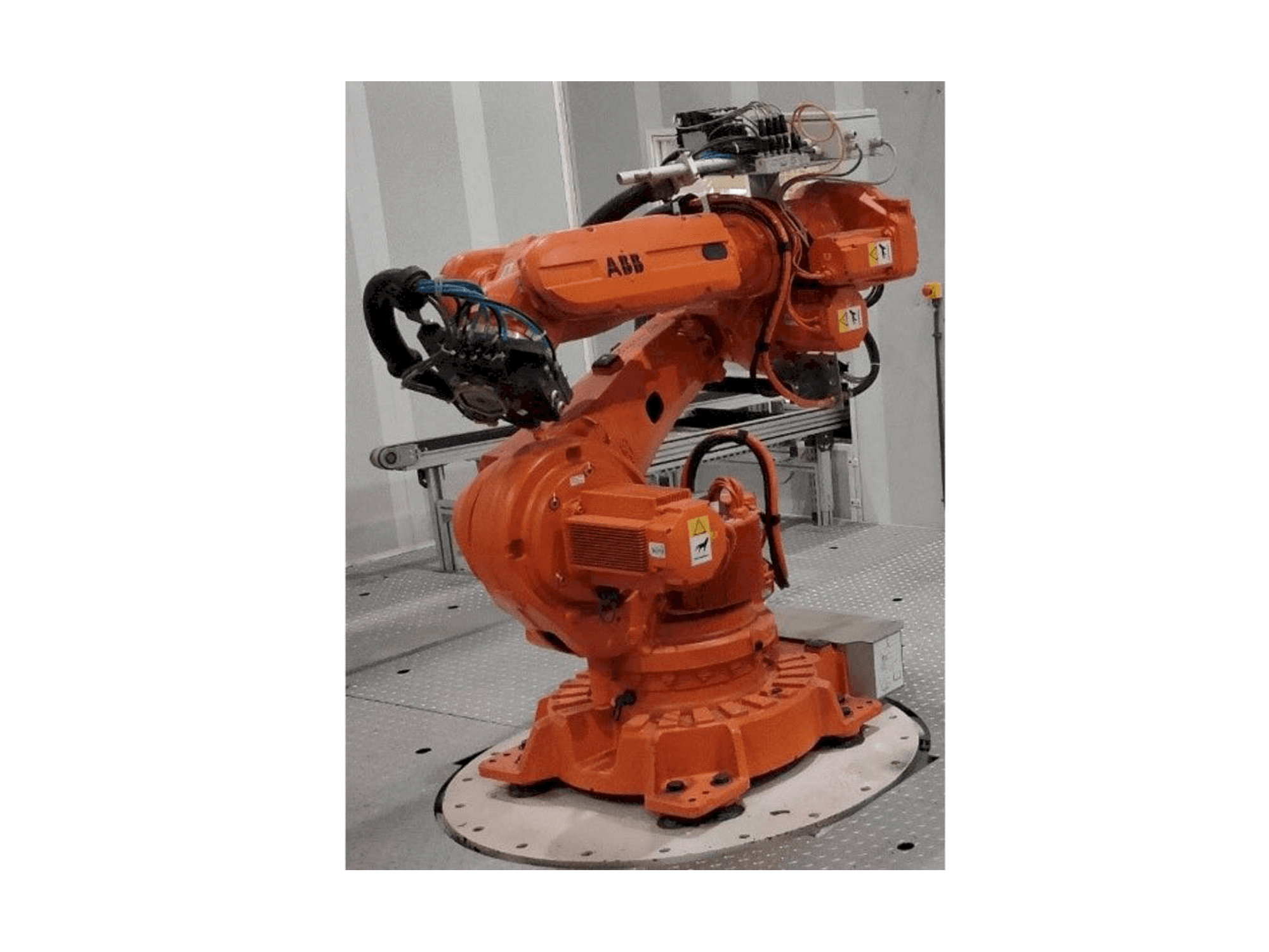 Vooraanzicht van ABB IRB 6620-150/2.2 machine