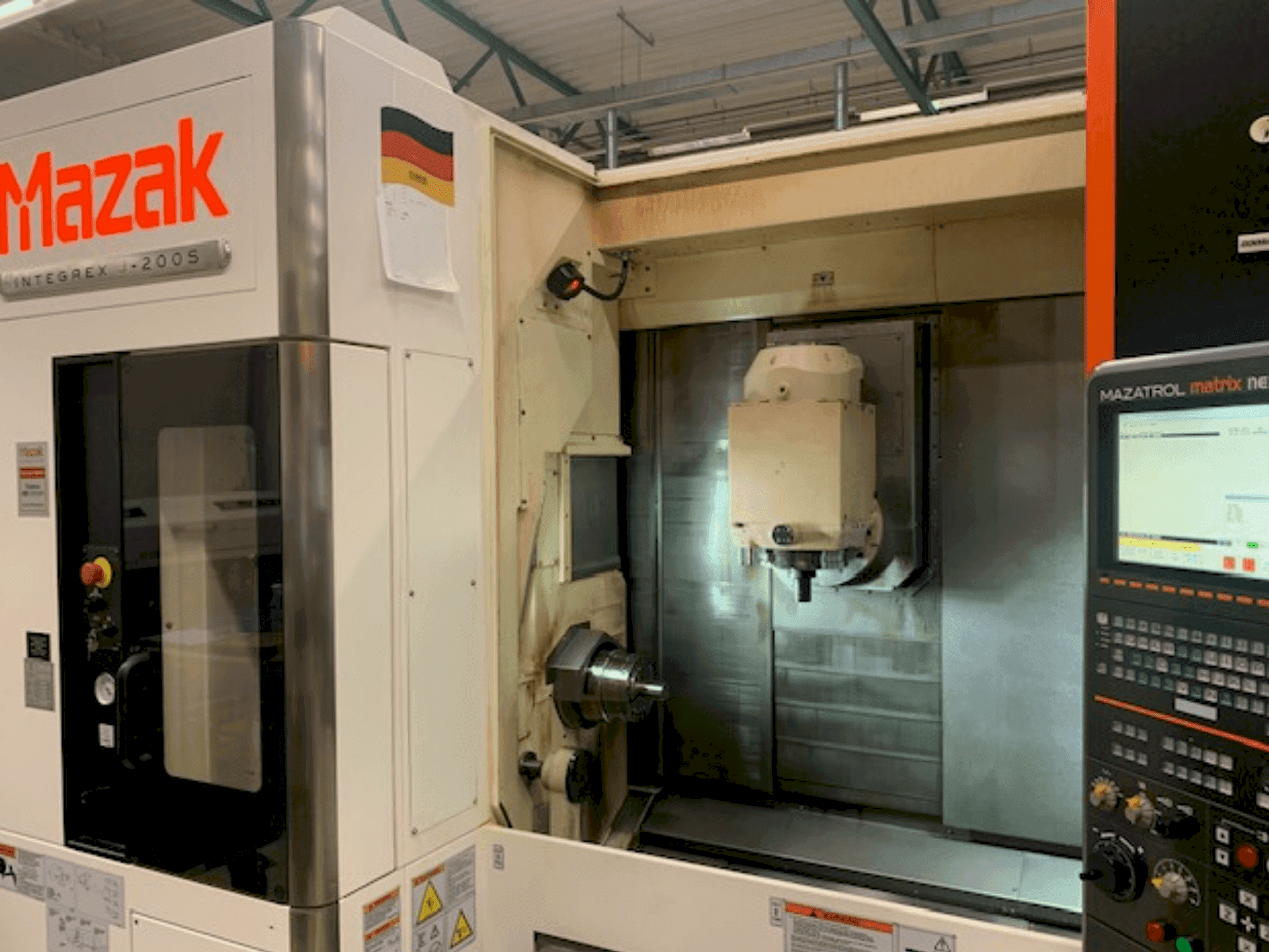 Vooraanzicht van Mazak INTEGREX J-200 S machine
