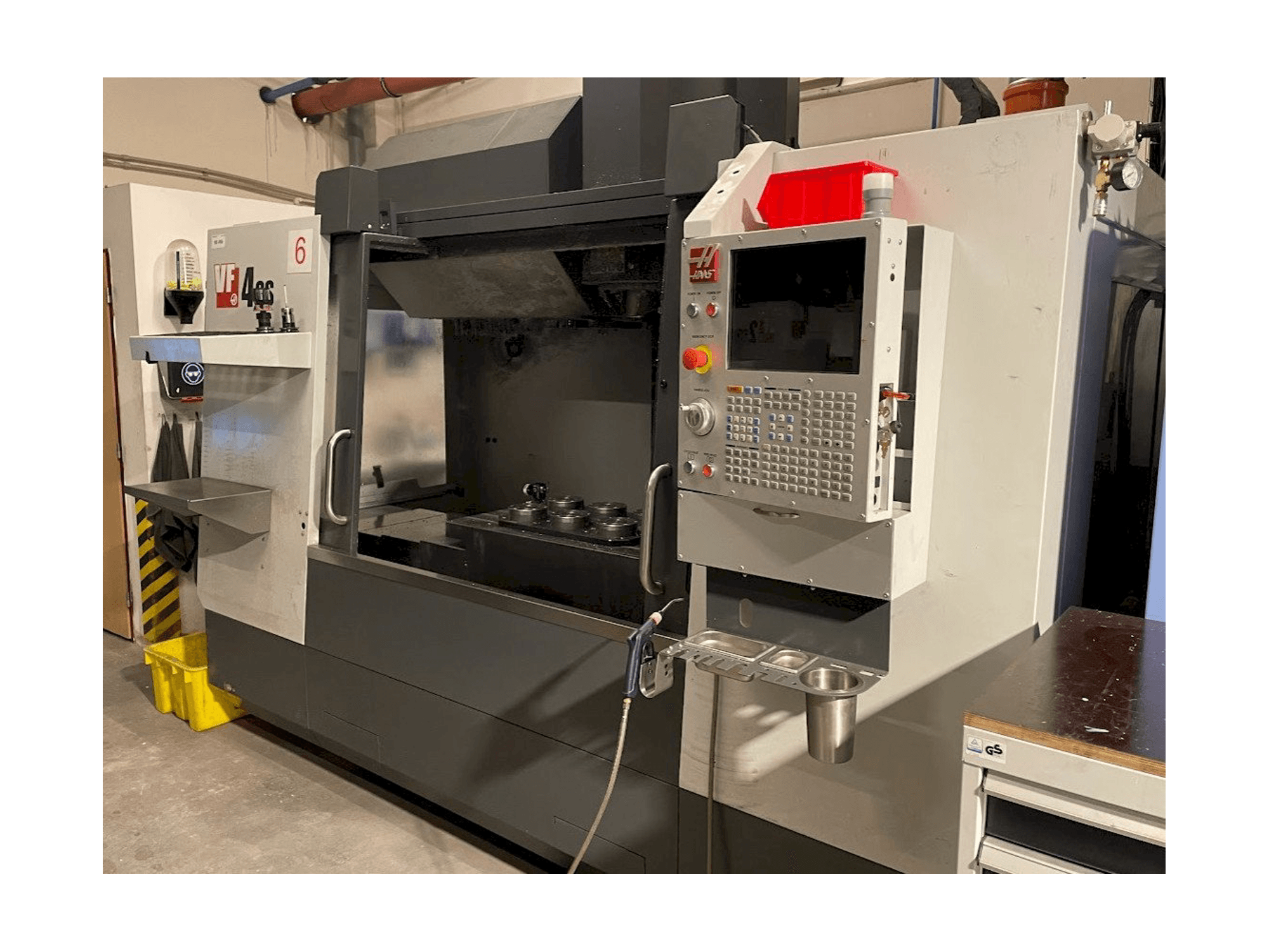 Recht aanzicht van HAAS VF-4SS machine