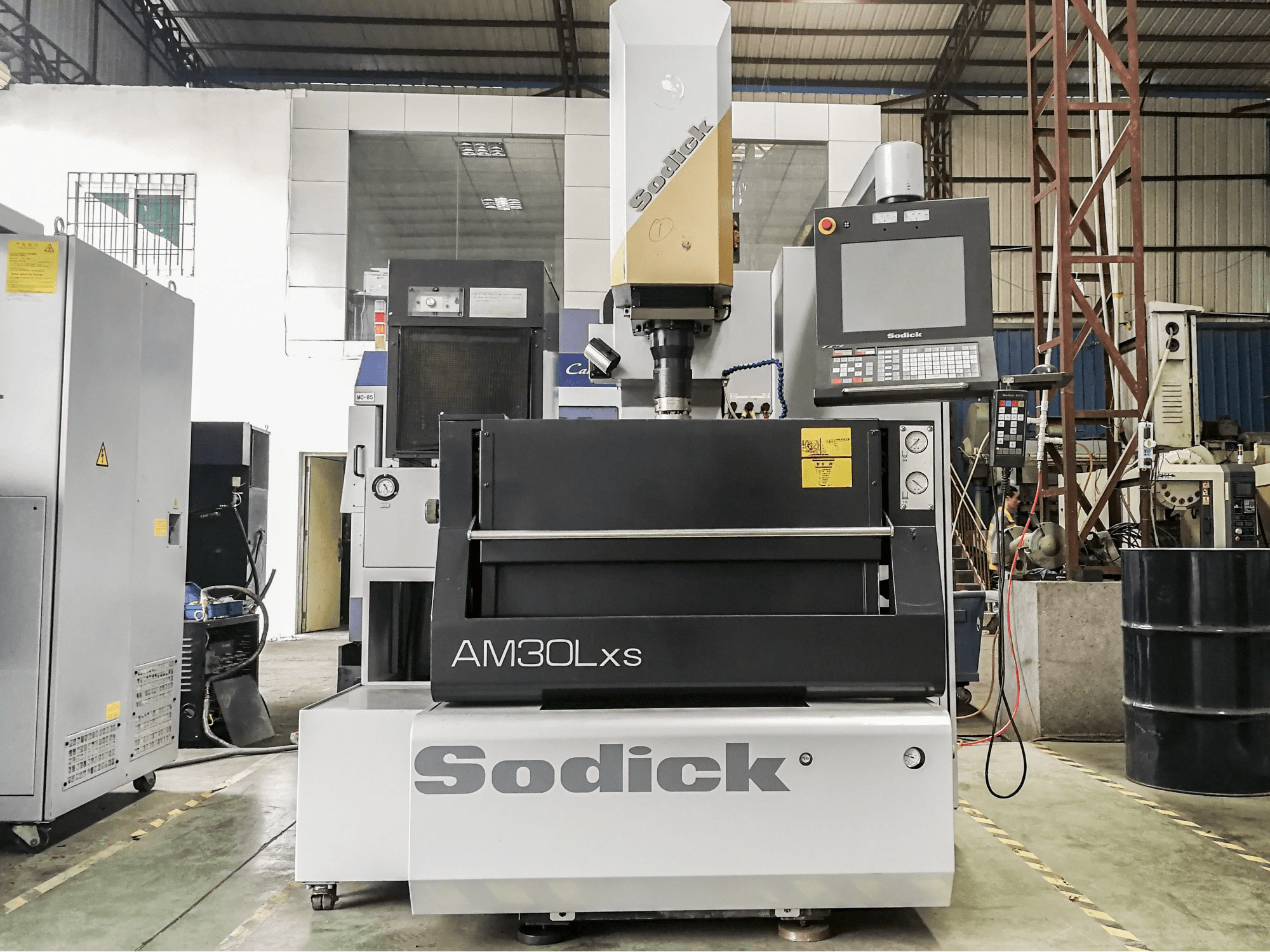 Vooraanzicht van Sodick AM30LXS machine