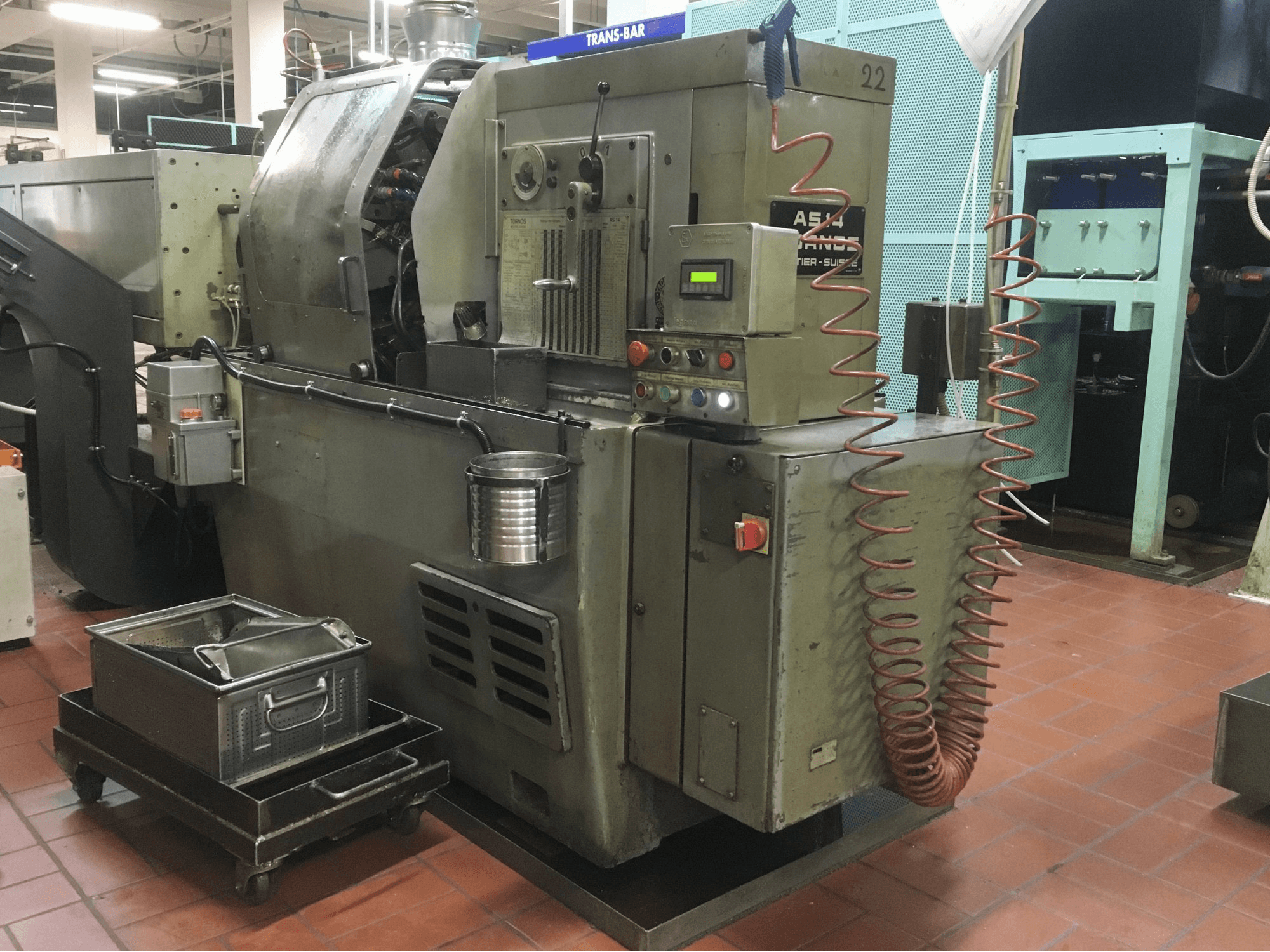 Recht aanzicht van Tornos AS-14 machine