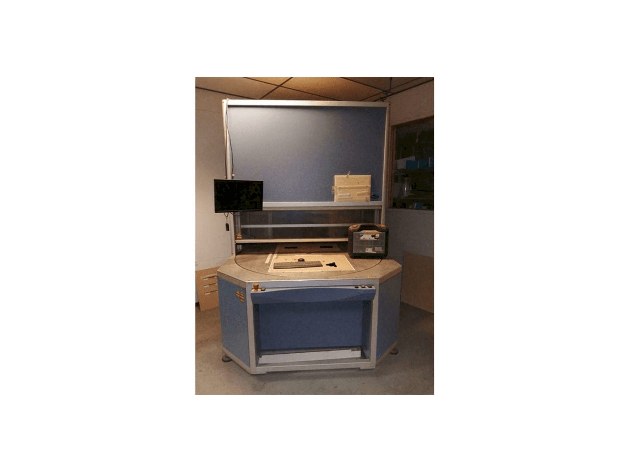 Vooraanzicht van SEI Laser INFINITY 5070 machine