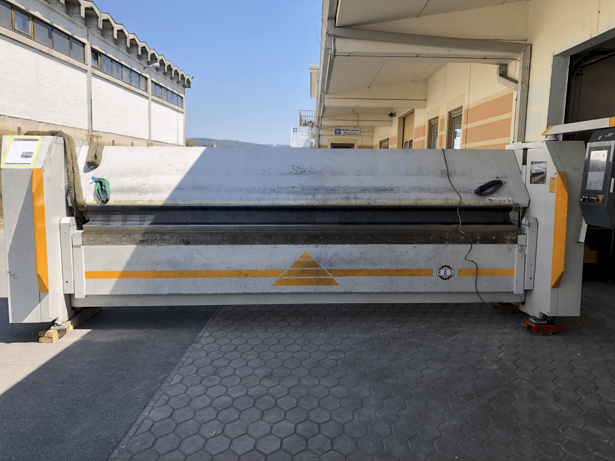 Vooraanzicht van RAS FLEXIBEND 73.40 machine