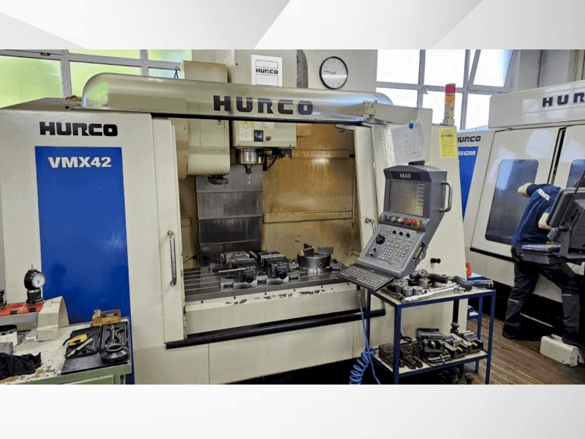 Vooraanzicht van Hurco VMX42 machine