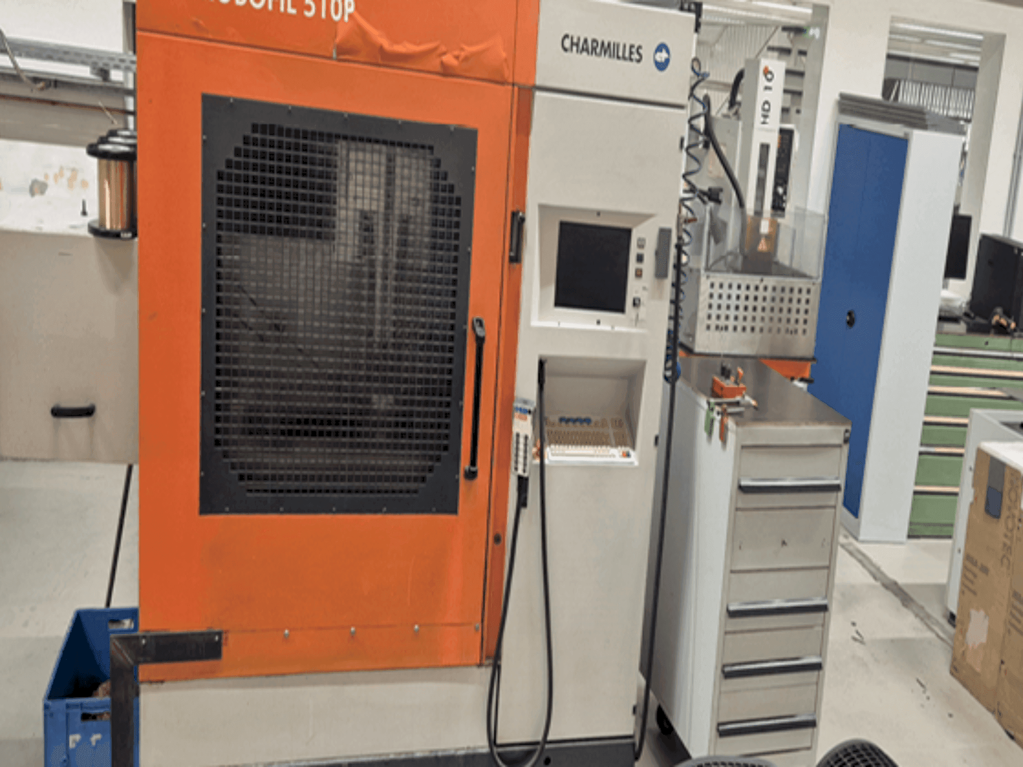 Vooraanzicht van CHARMILLES Robofil 51 machine