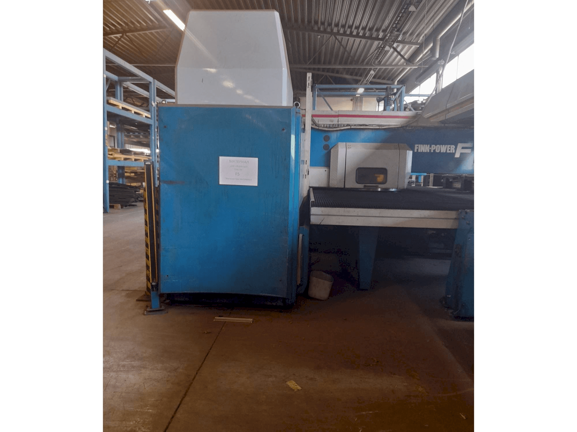 Vooraanzicht van Finn-Power machine