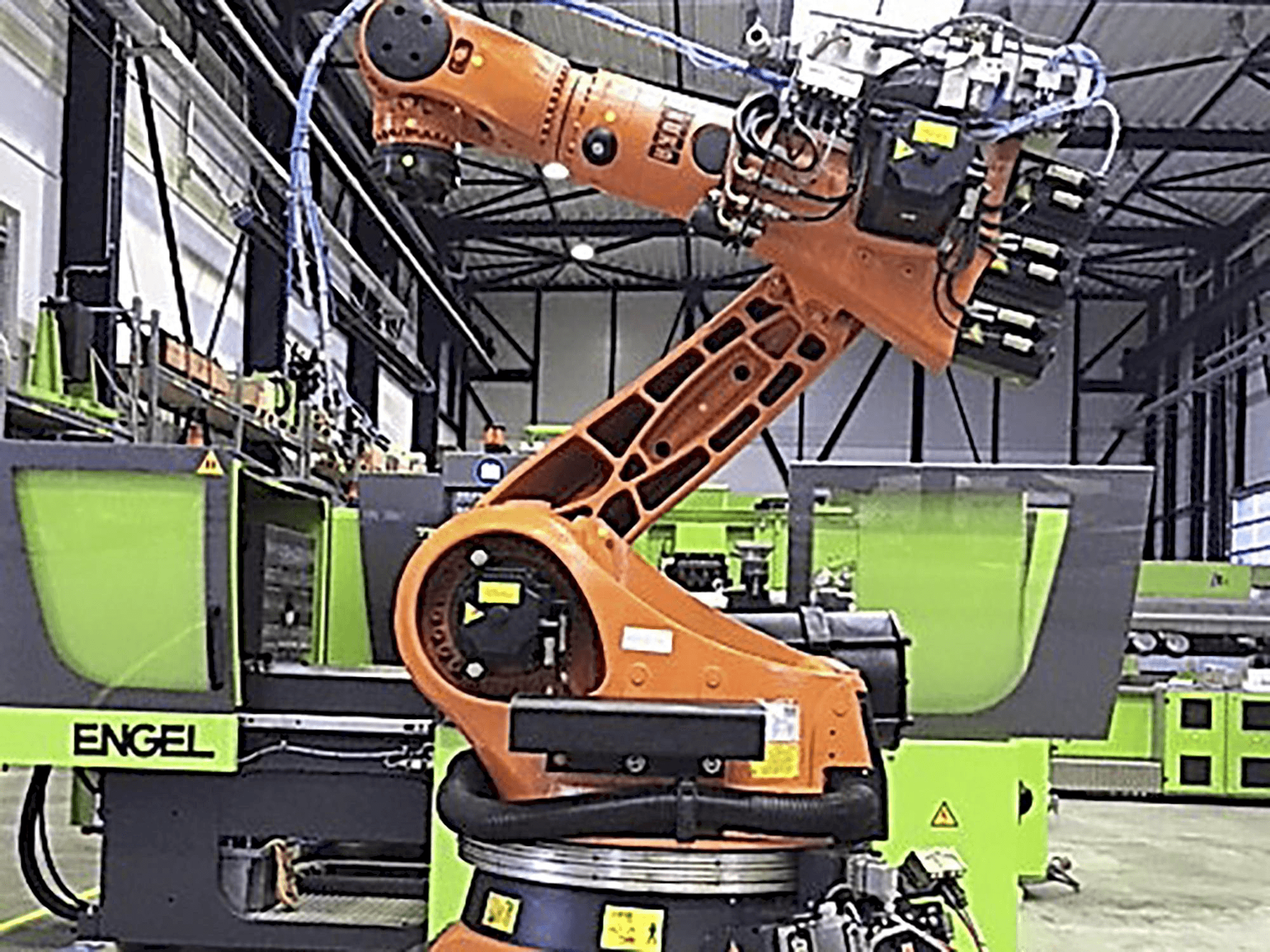 Vooraanzicht van KUKA KR210 machine