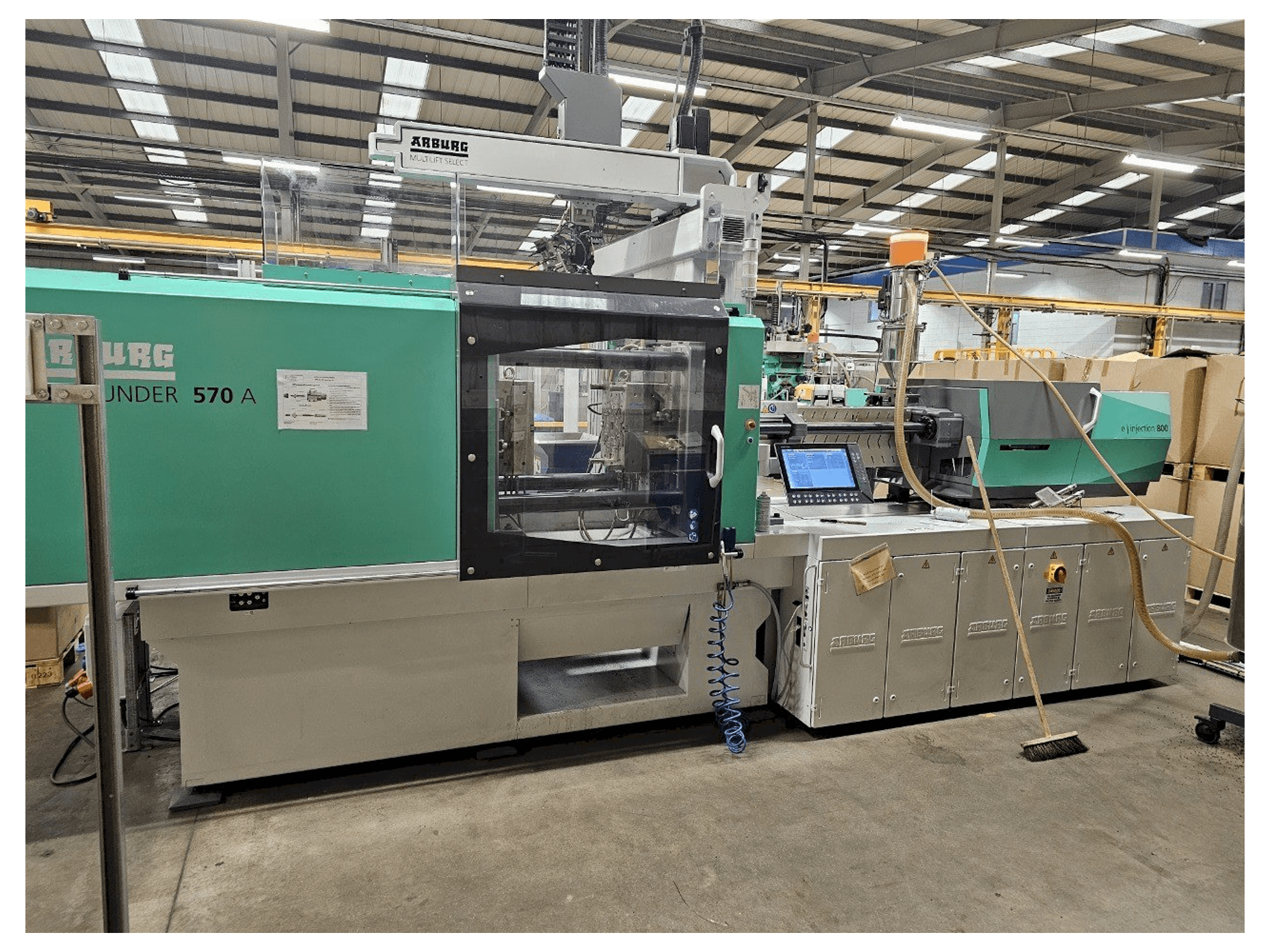 Vooraanzicht van Arburg Allrounder 570 A 2000-800 machine