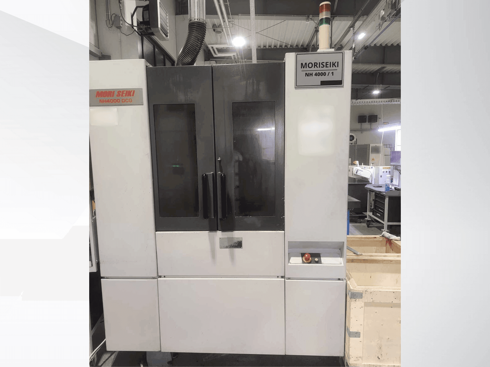 Vooraanzicht van MORI SEIKI NH 4000 DCG machine