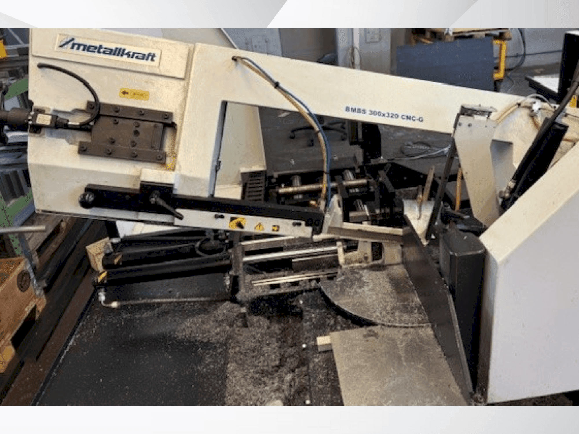 Vooraanzicht van Metallkraft BMBS 300X320 machine