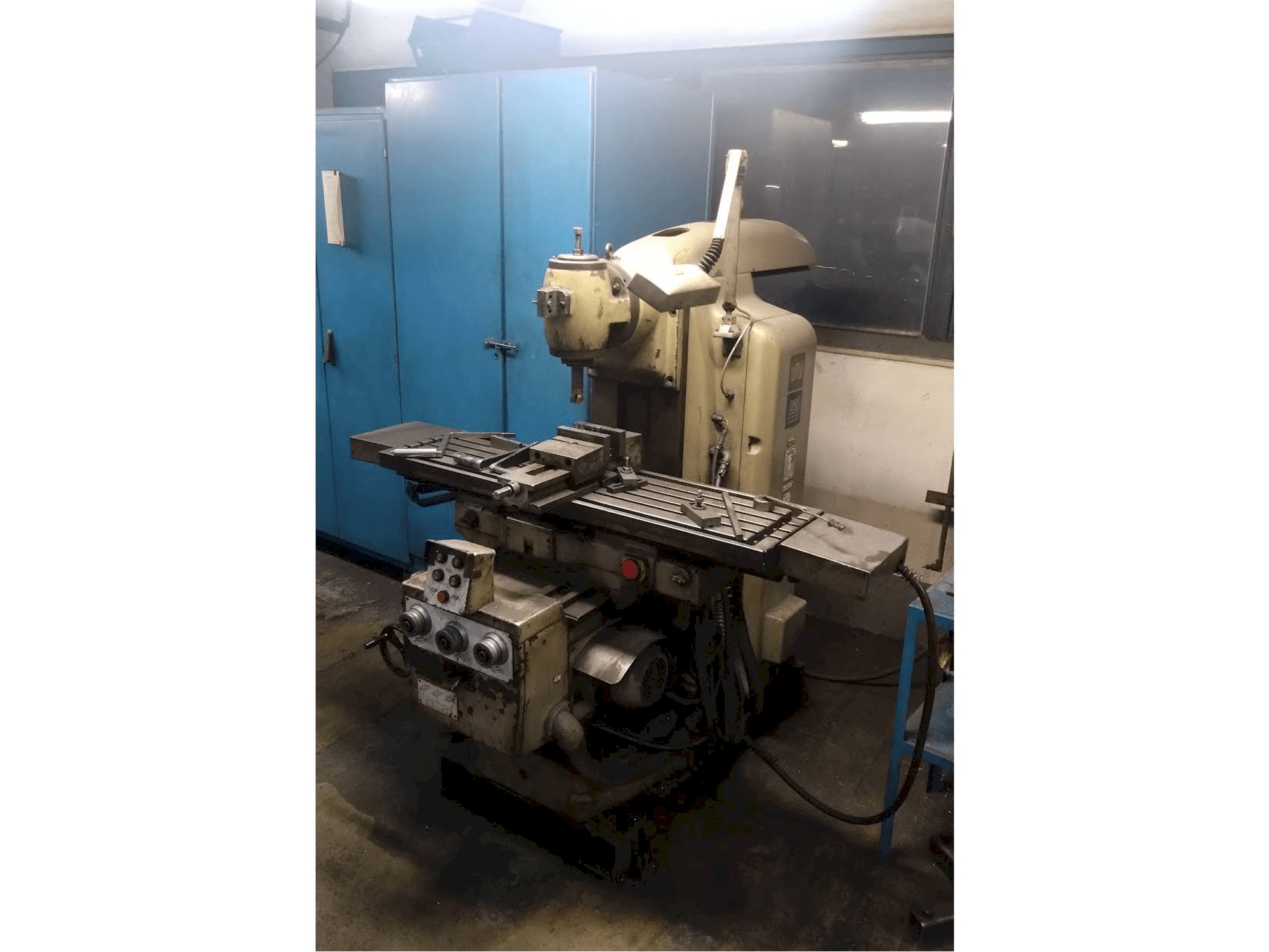 Vooraanzicht van FU 250x1000 machine