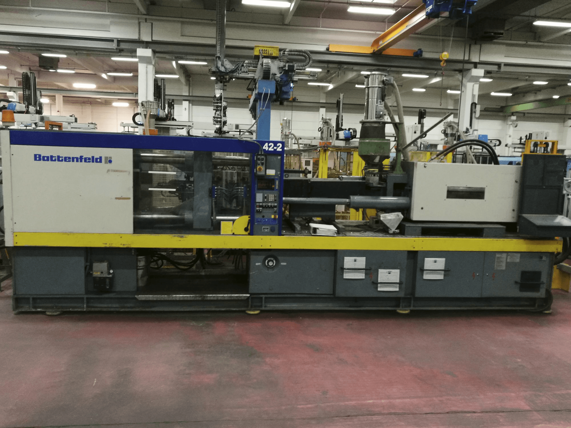 Vooraanzicht van Battenfeld BKT 2500/1400 machine