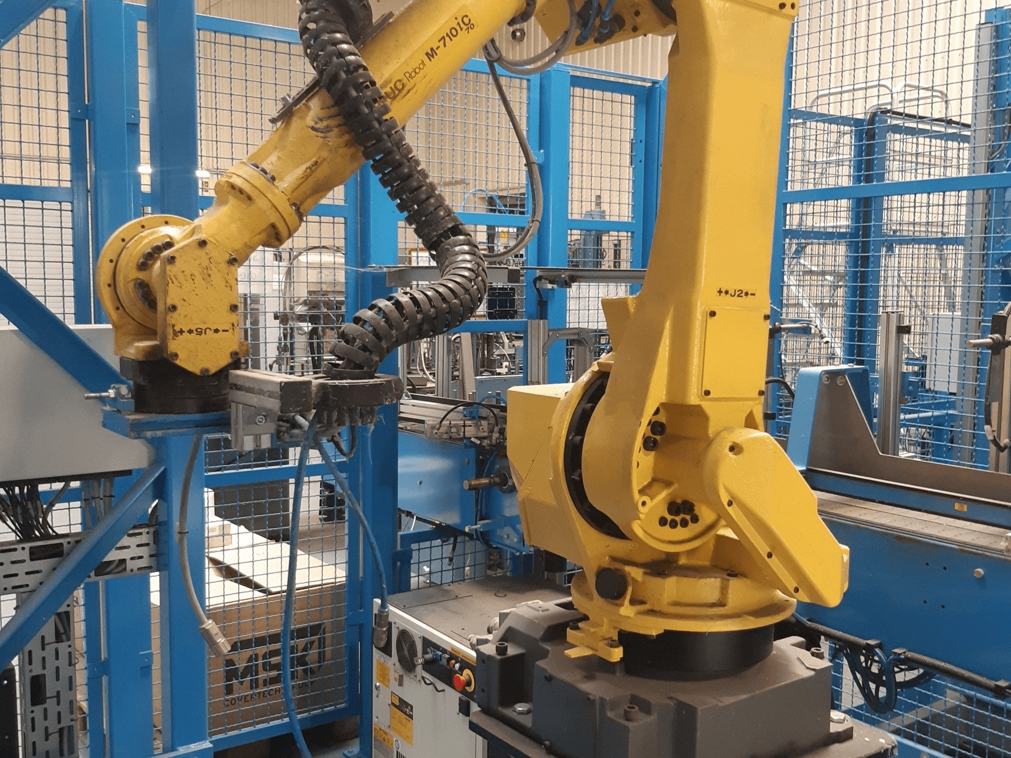 Vooraanzicht van FANUC M-710iC (2015) machine