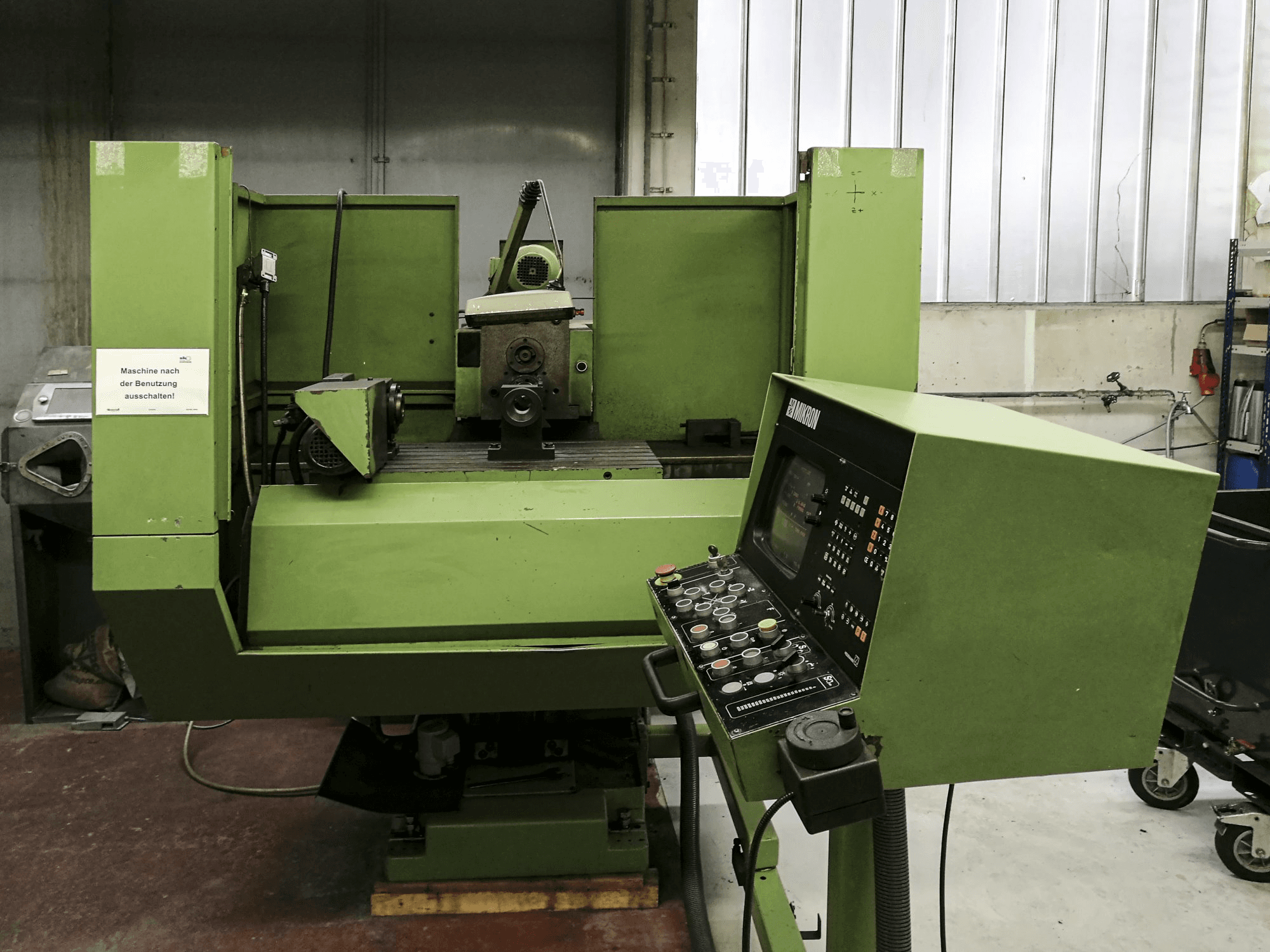 Vooraanzicht van Mikron WF-31 D machine
