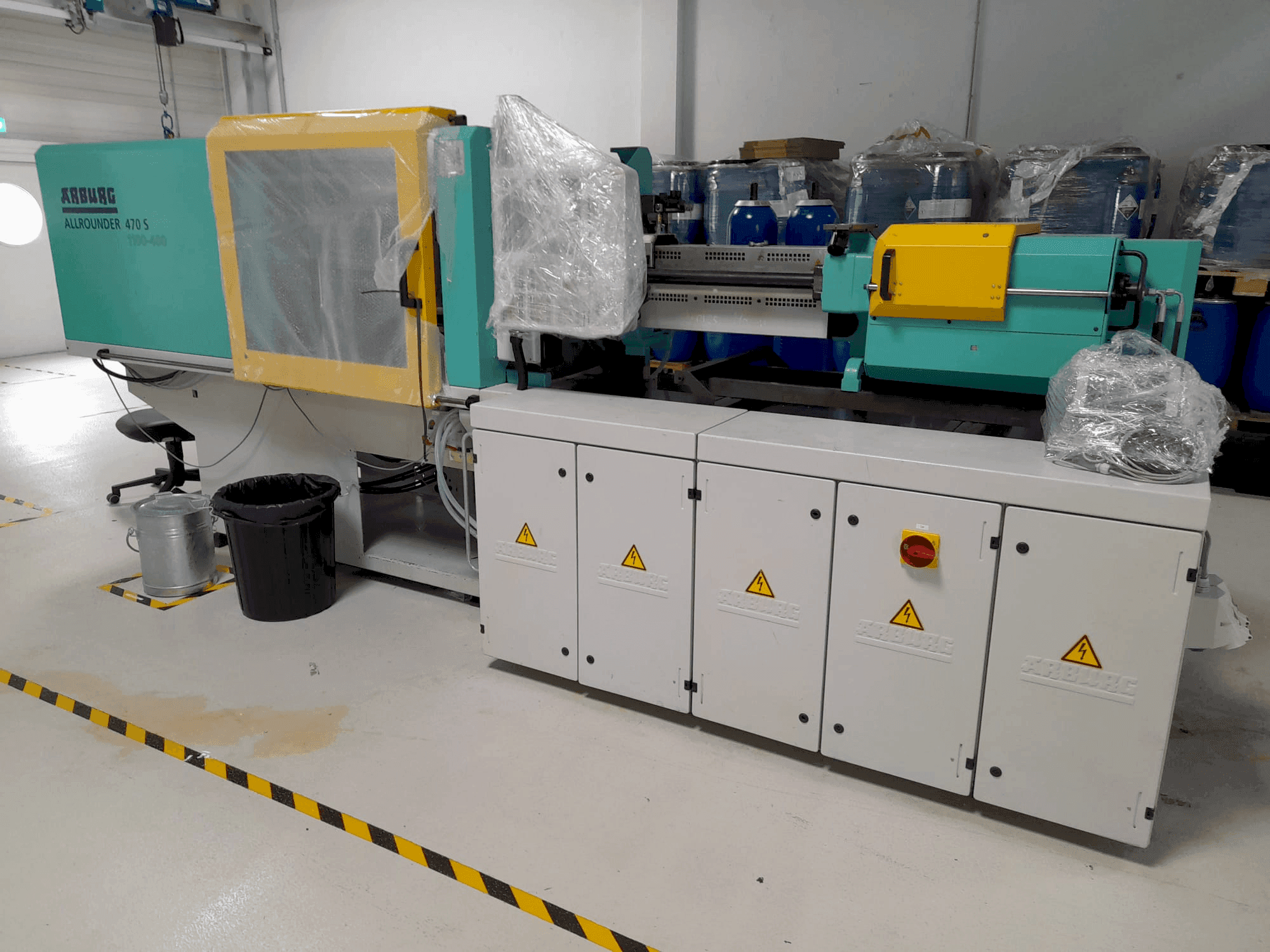 Vooraanzicht van Arburg Allrounder 470S 1100-400 with Multilift handling (2010) machine