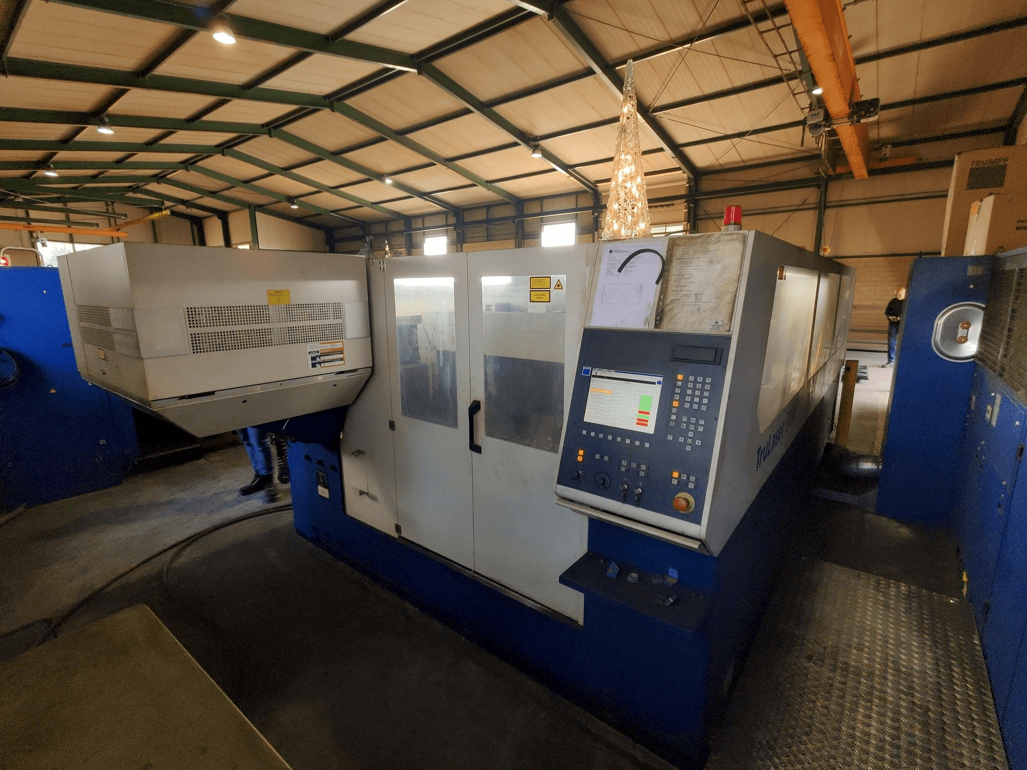 Vooraanzicht van Trumpf TruLaser 3030 machine