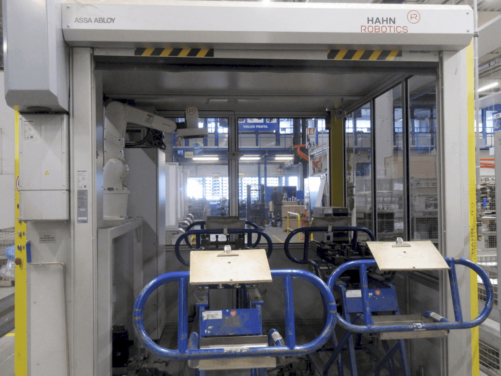Vooraanzicht van HAHN Robotics CAT Final Check EOL (2021) machine
