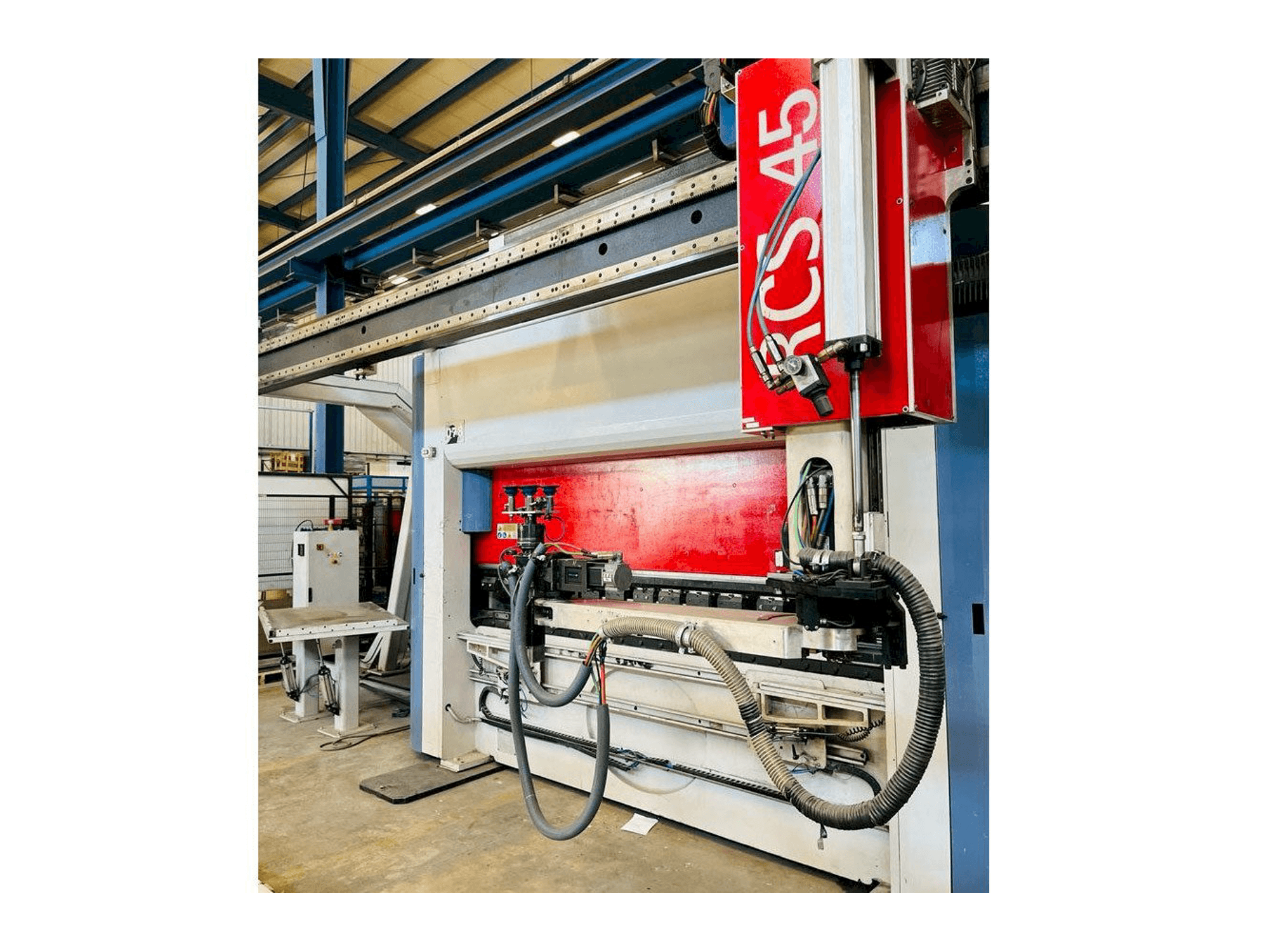 Vooraanzicht van AMADA Flexa 100-30 Schiavi machine