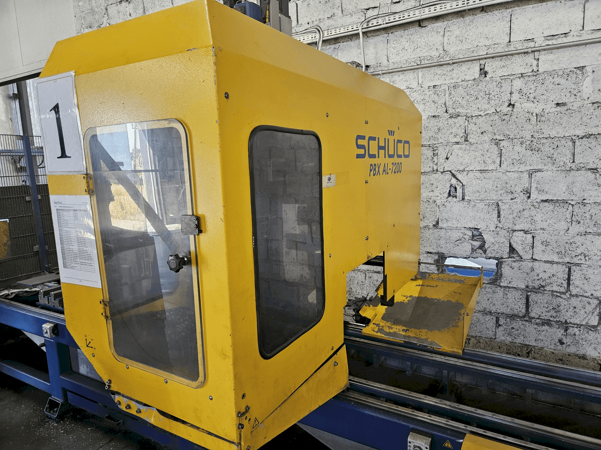 Vooraanzicht van SCHÜCO PBX AL-7200 machine