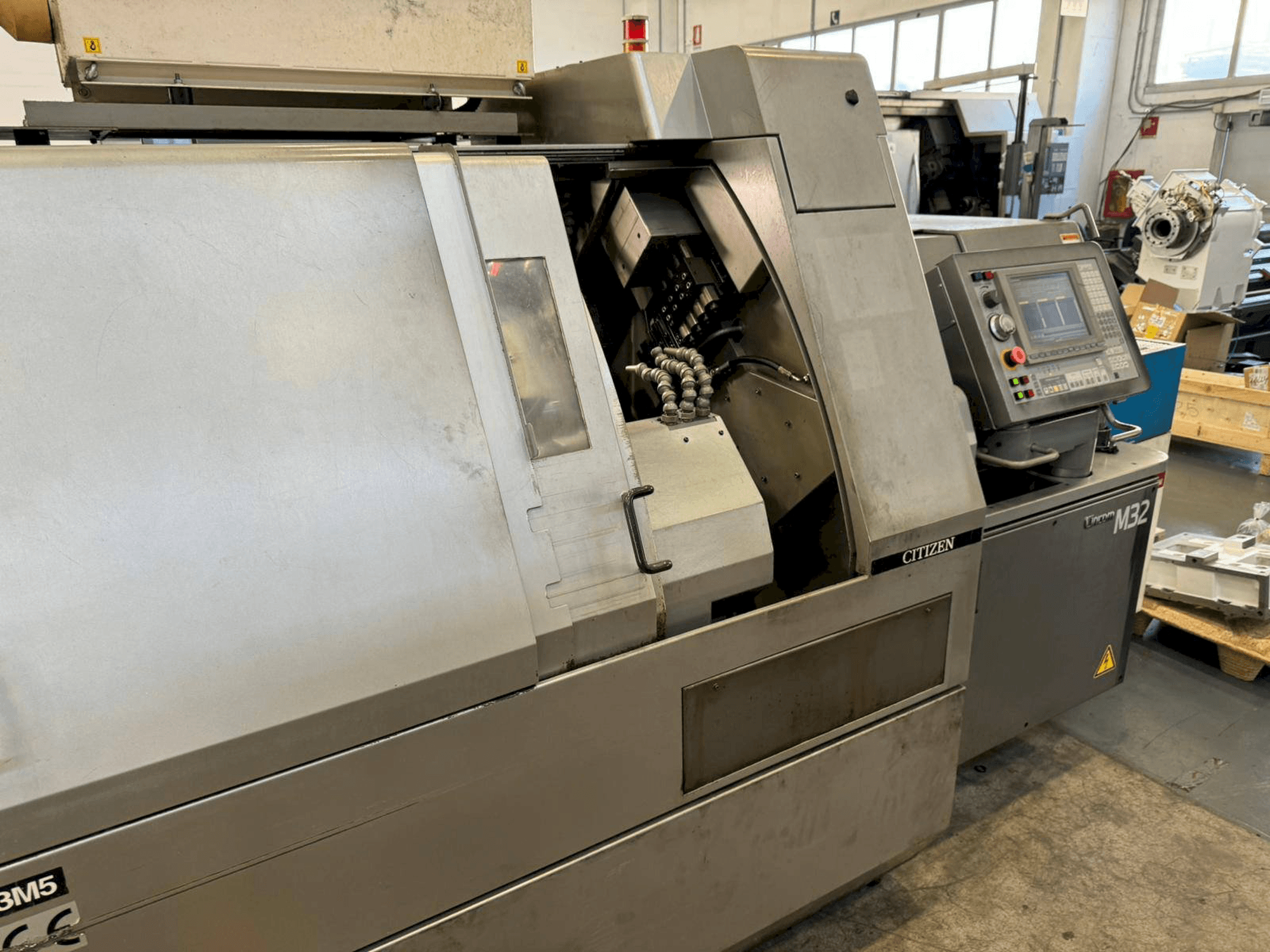 Vooraanzicht van Citizen M32V machine