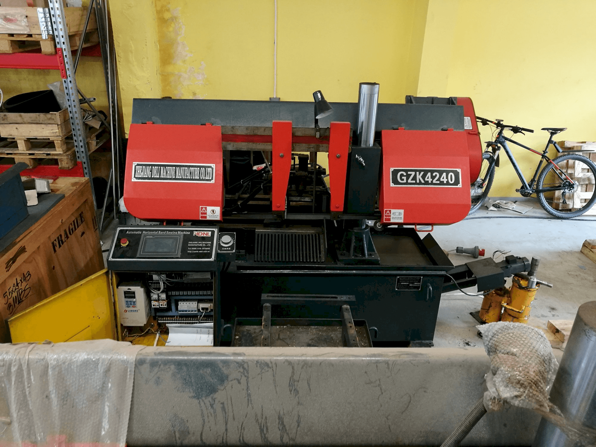 Vooraanzicht van NDNL GZK4240 machine