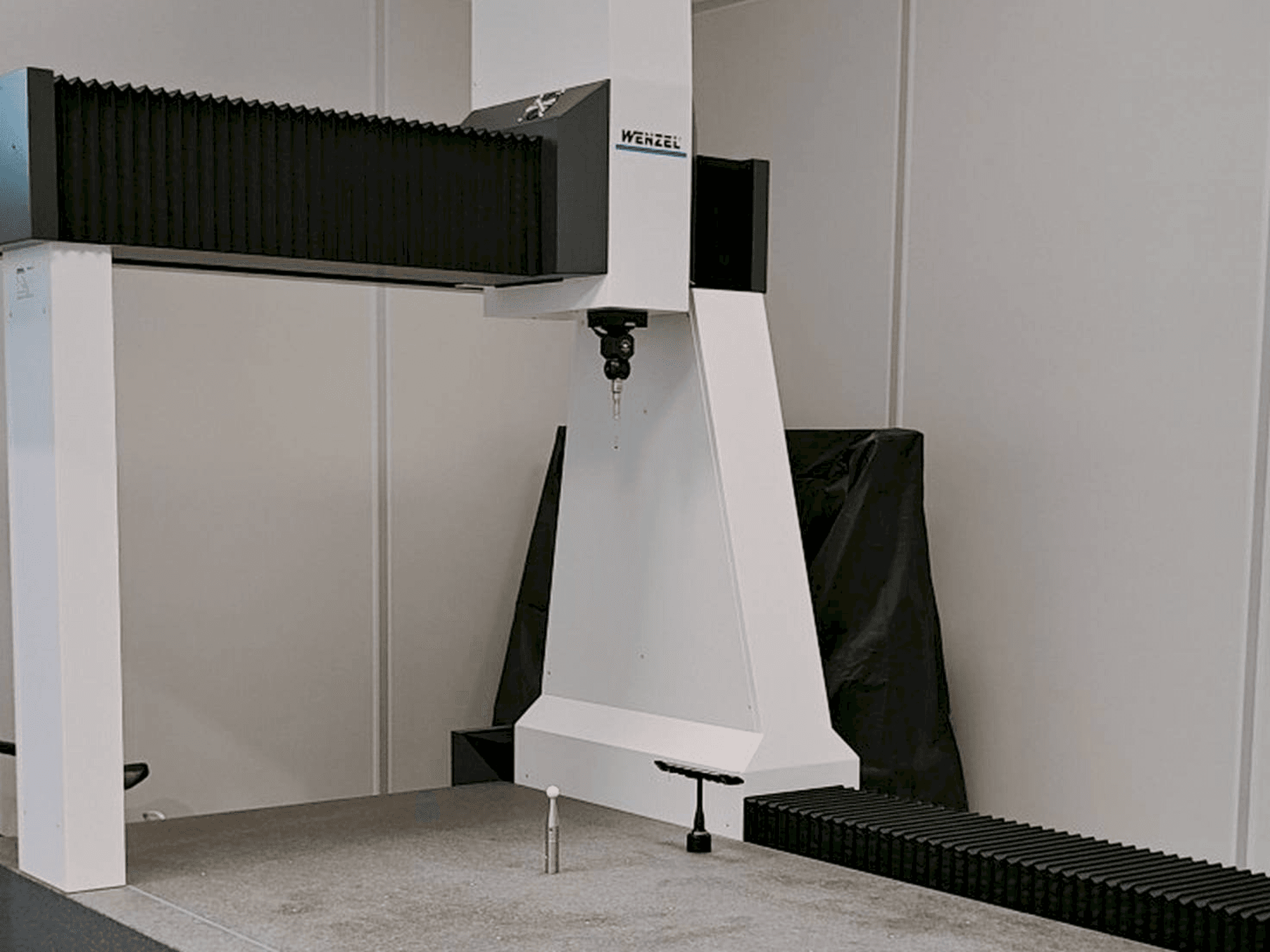 Vooraanzicht van Wenzel LH 1010 machine