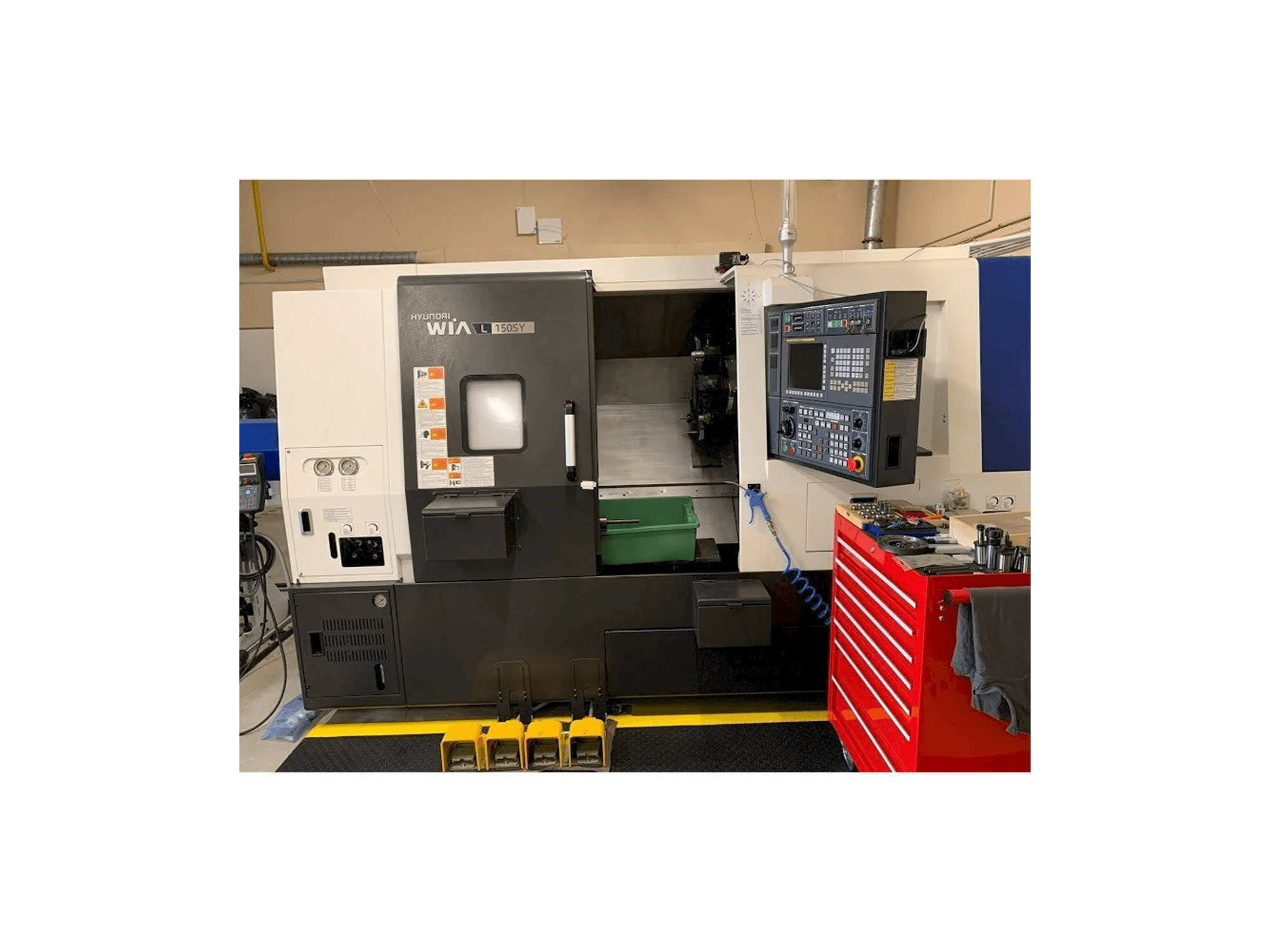 Vooraanzicht van Hyundai Wia L150SY machine