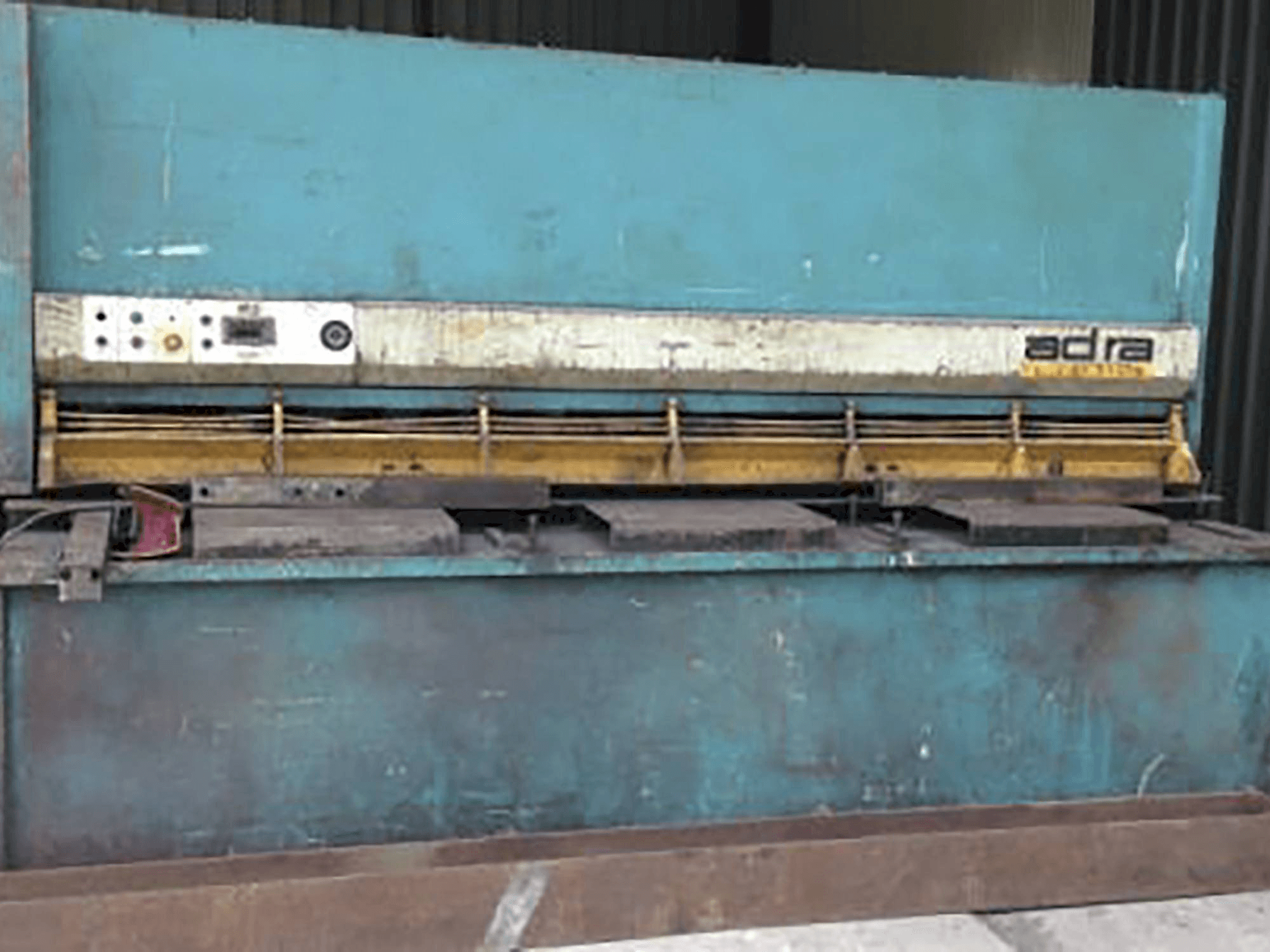 Vooraanzicht van ADIRA GHS-1630 machine