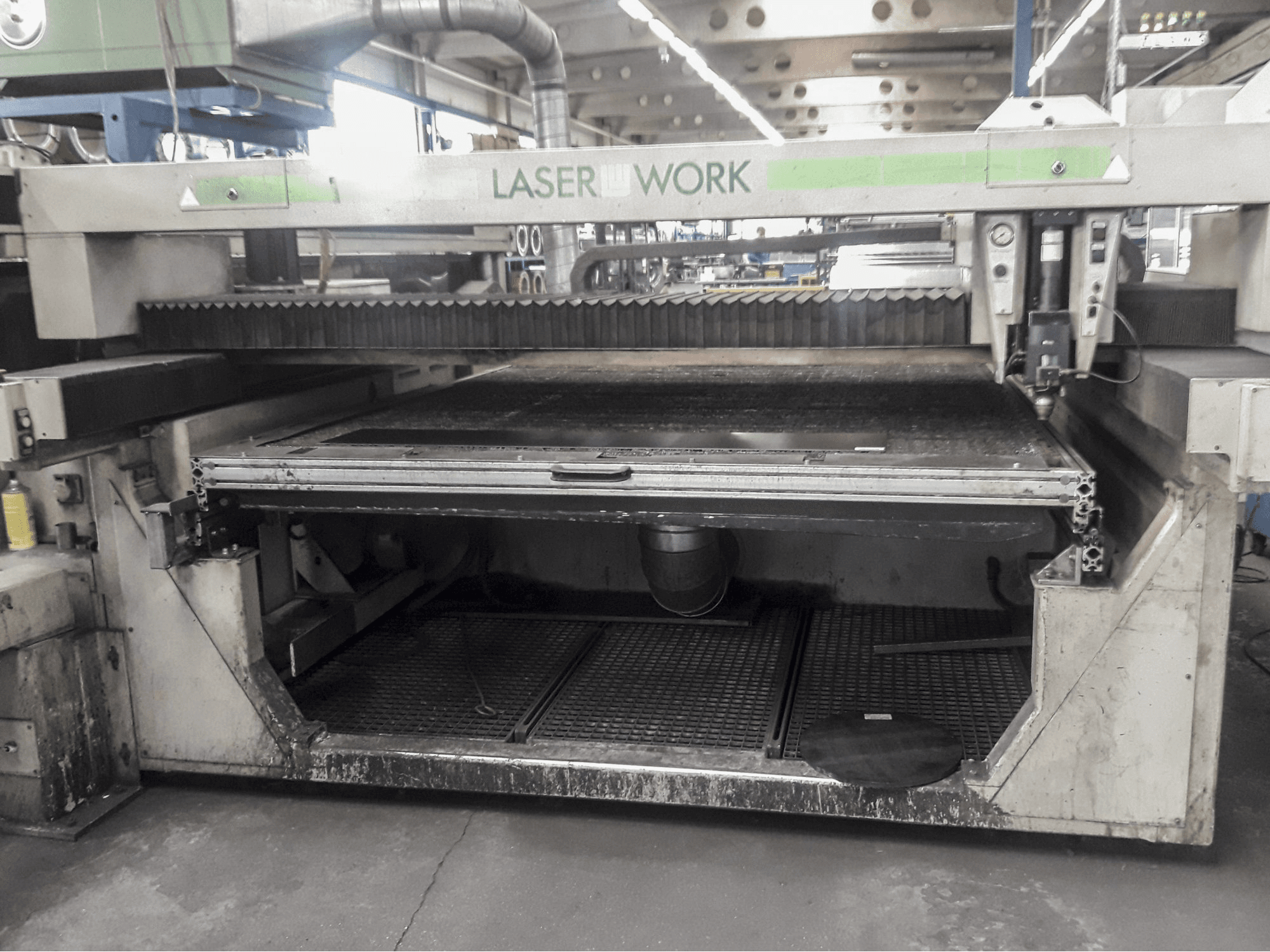 Vooraanzicht van WEGMANN-BAASEL VFA 1750 machine