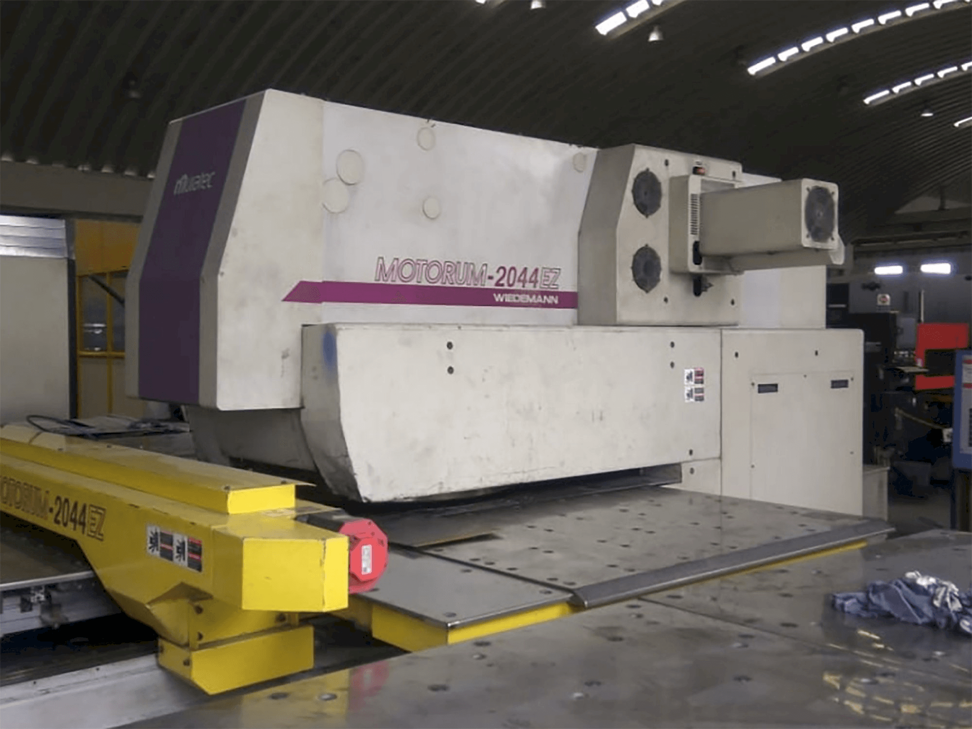 Vooraanzicht van Muratec M-2044 EZ machine